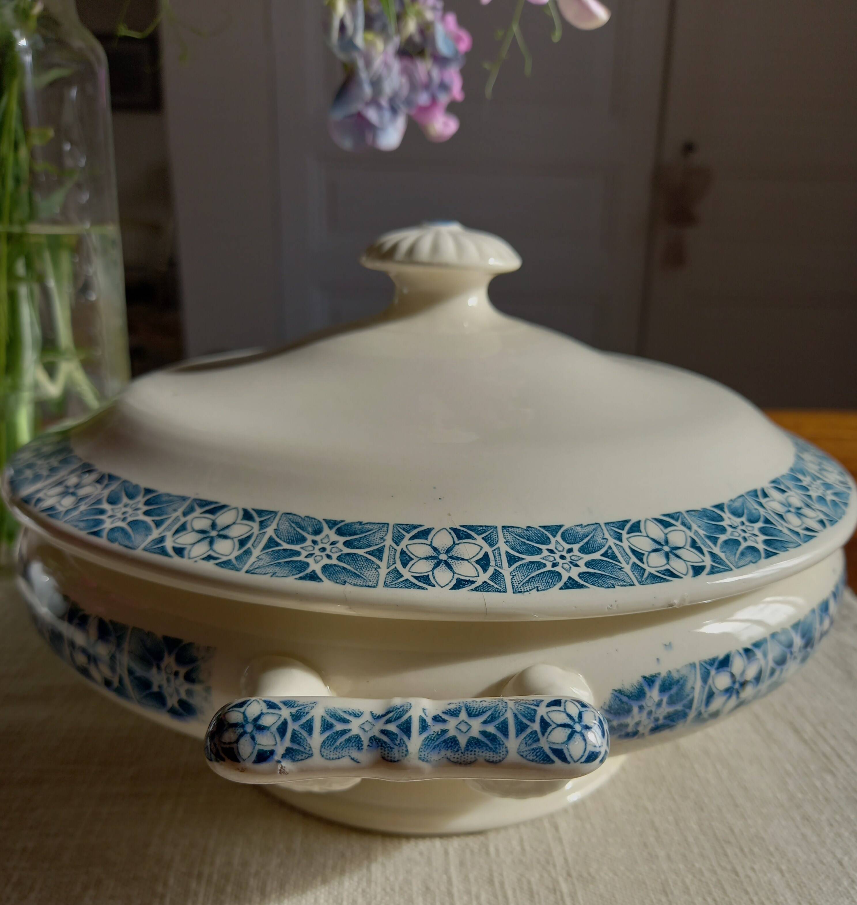 Ironstone soup tureen Longchamp "René"