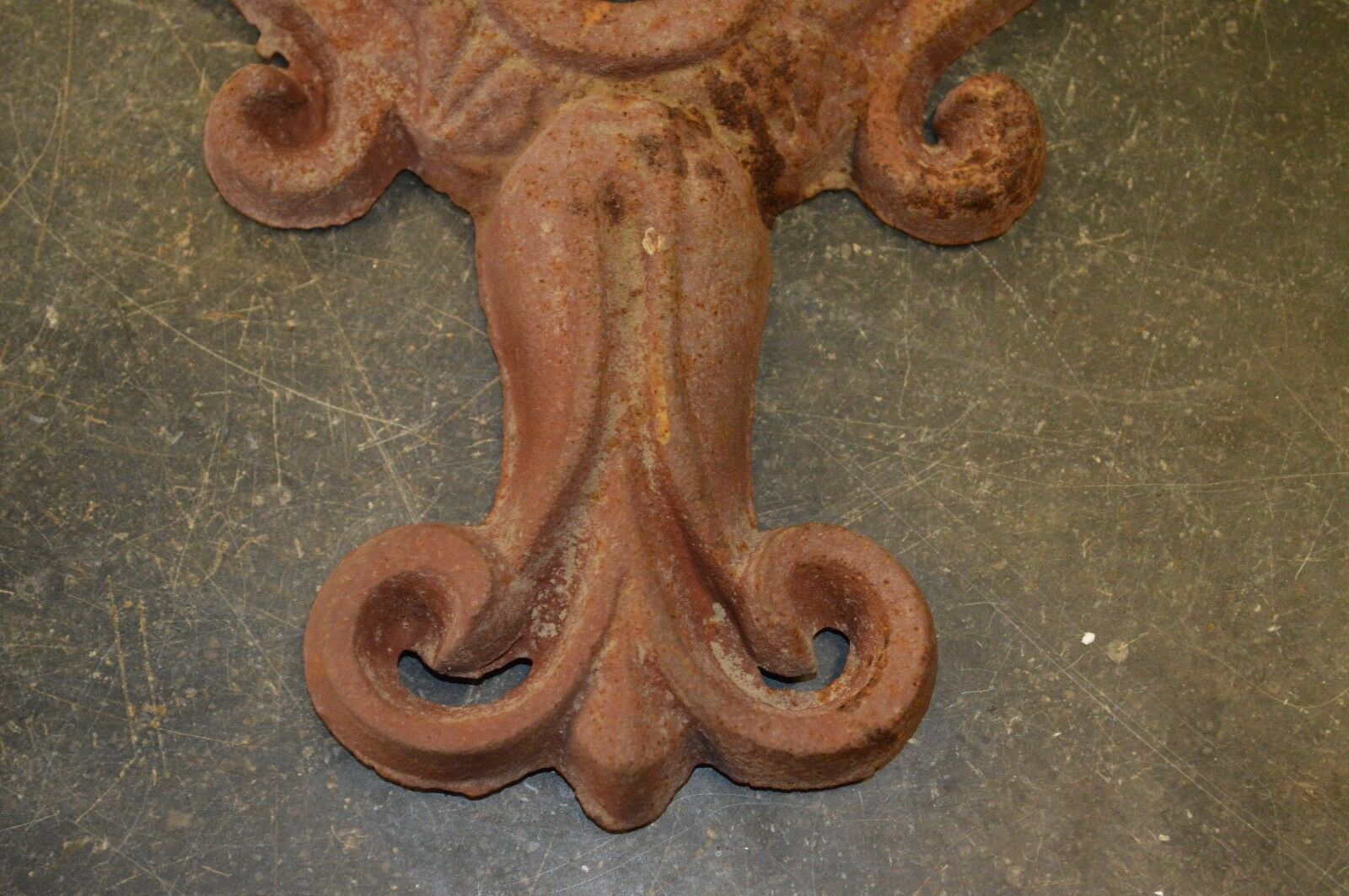 Cast iron anchor