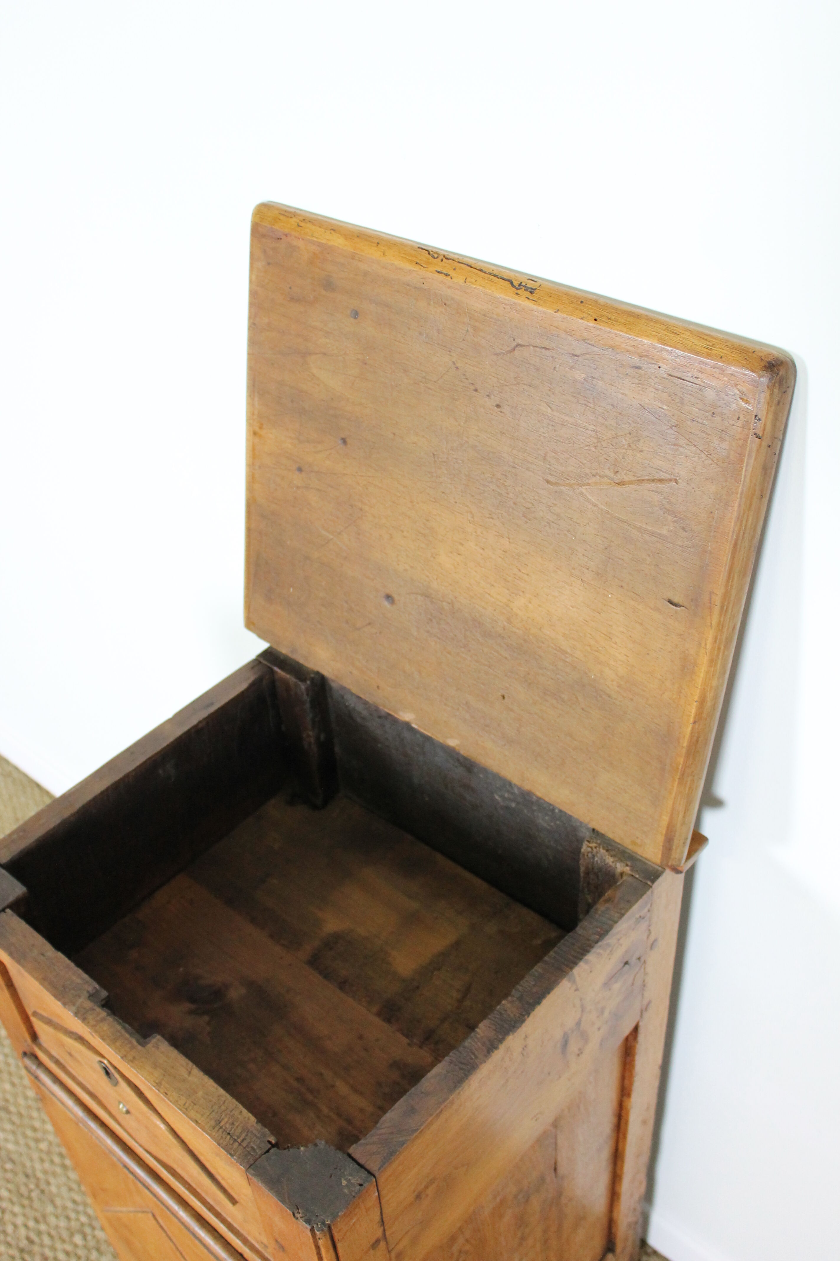 Savoyard confectioner