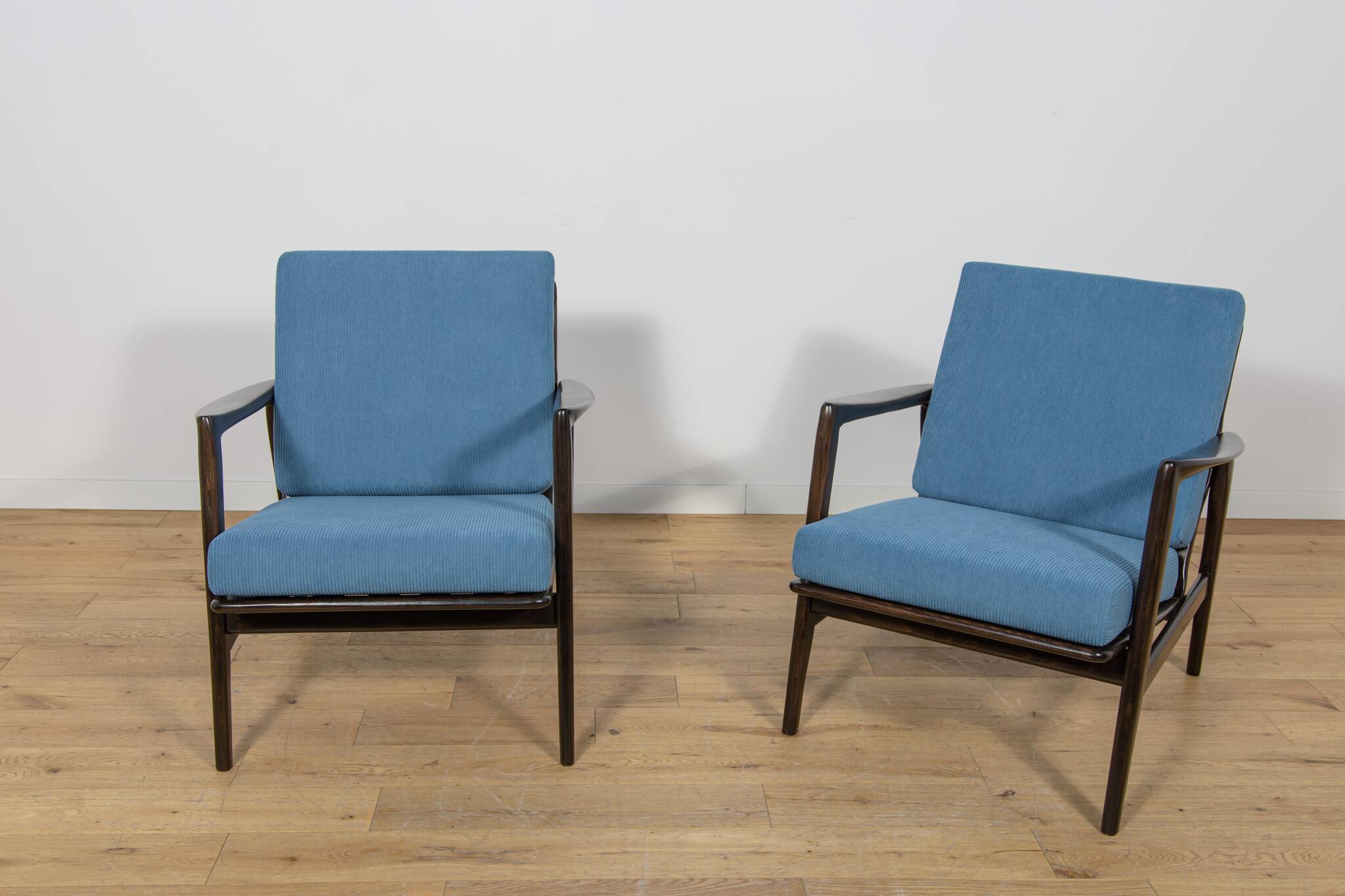 Model 300-139 Mid Century Modern Armchairs from Swarzędz Factory, Poland.