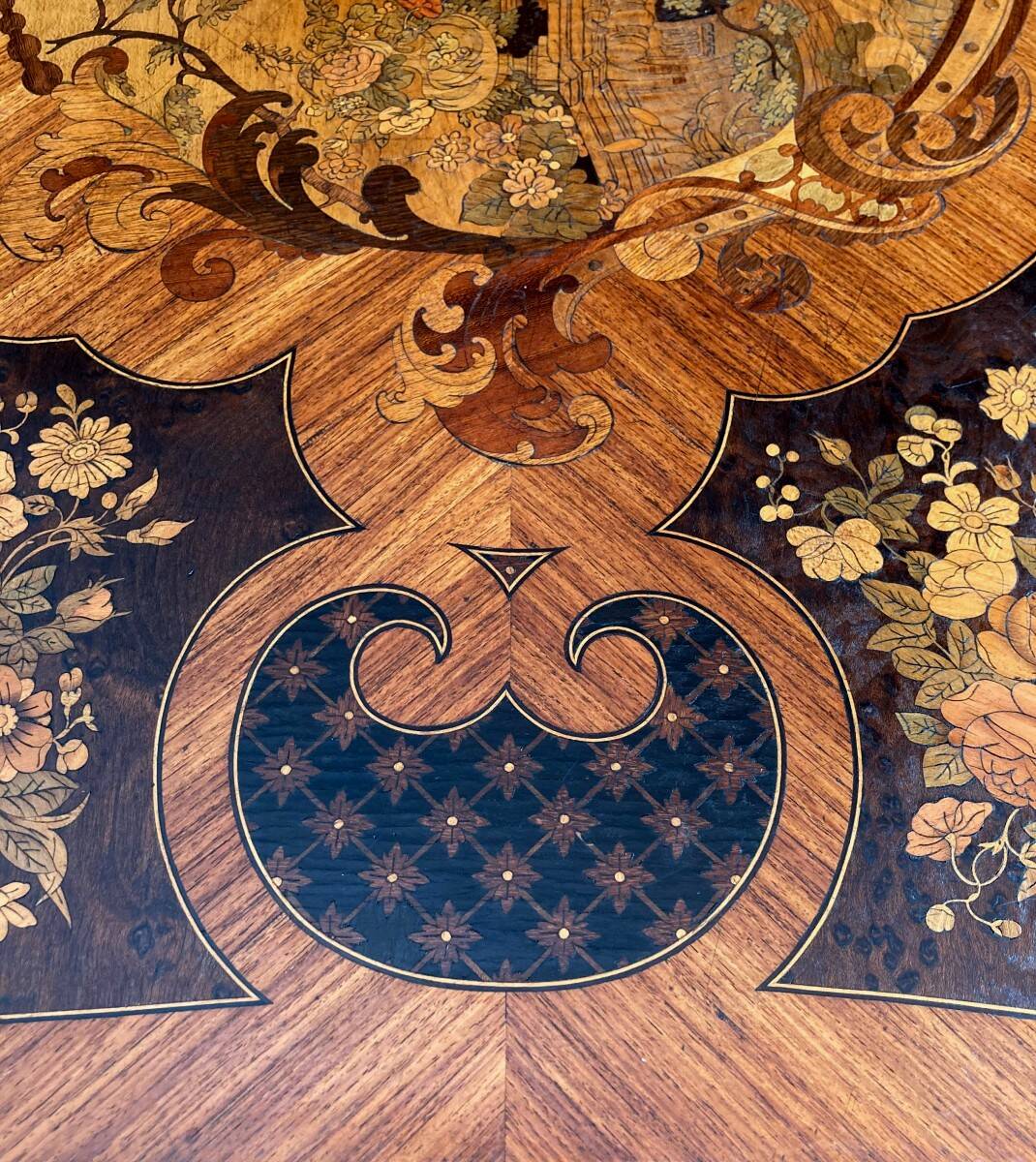 Console, game table in marquetry from the 19th century.