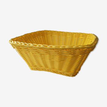Yellow scoubidou basket