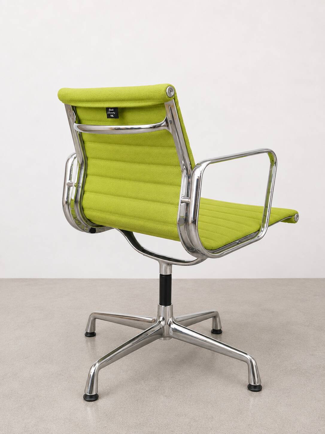 Vitra EA 108 Aluminum Swivel Chair