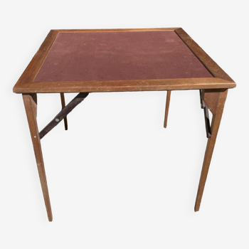 Folding game table