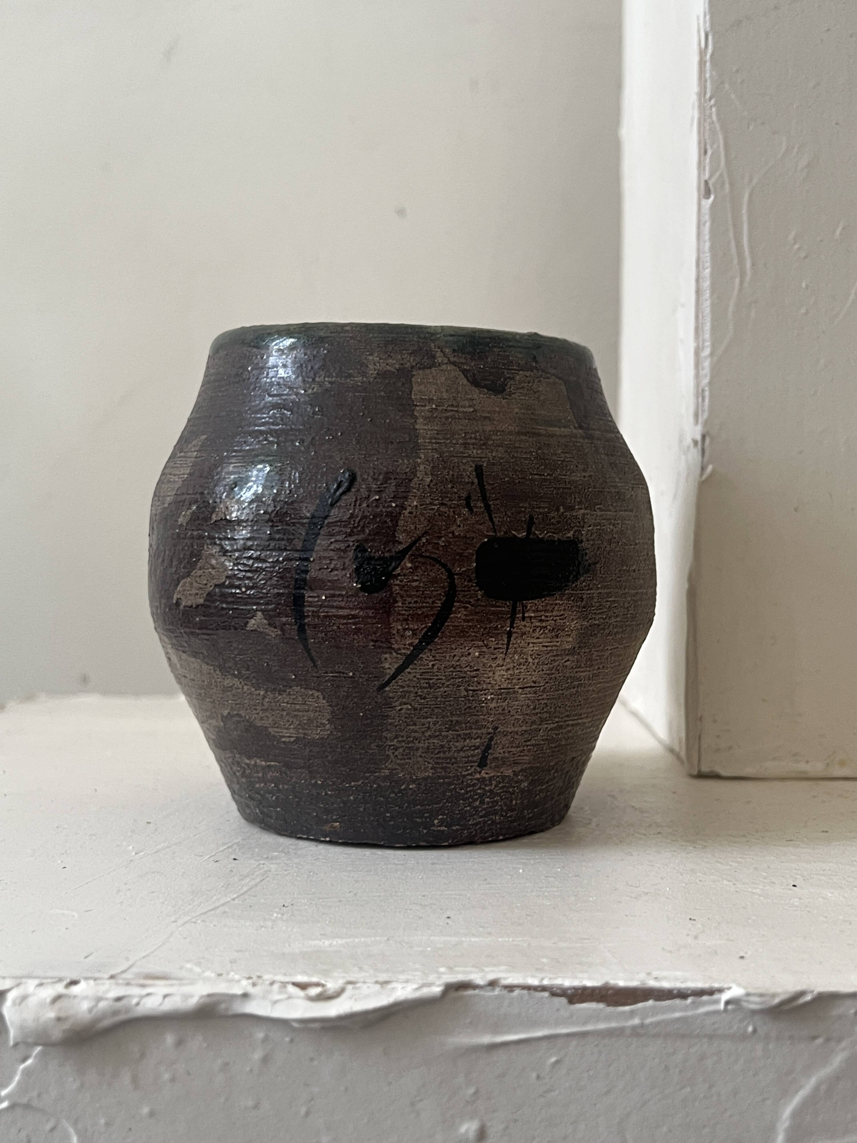 Vase céramique d'atelier en gres à décor abstrait et signé