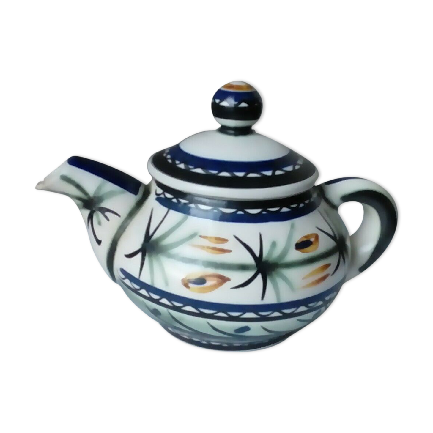 Ceramic theiere of quimper keraluc