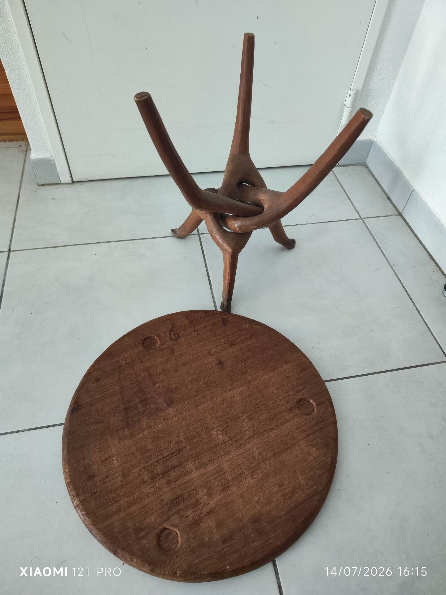 Vintage African gueridon – sculpted tripod base in solid wood