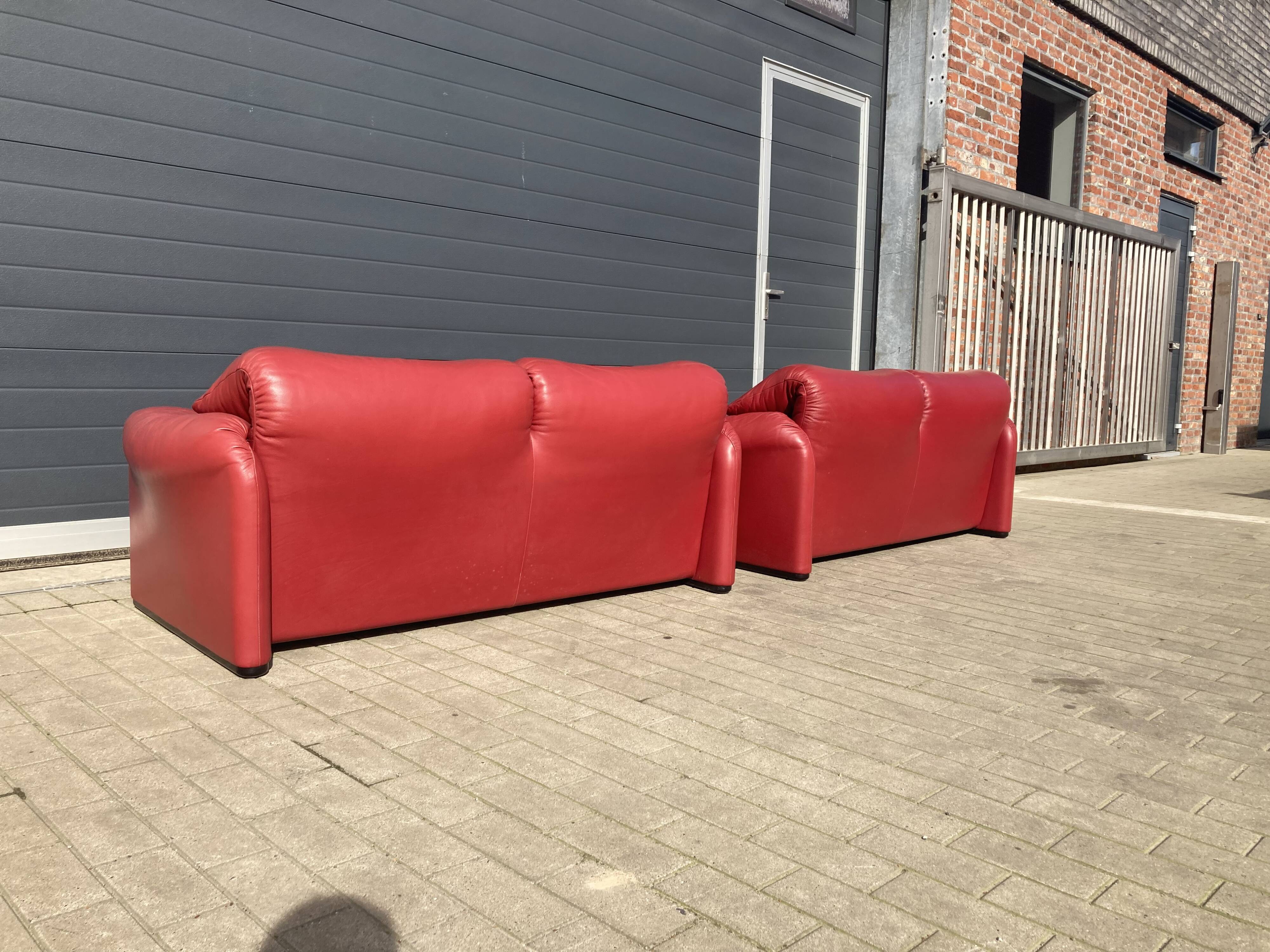 Set of 2 maralunga 2-seater sofas by Vico Magistretti for Cassina