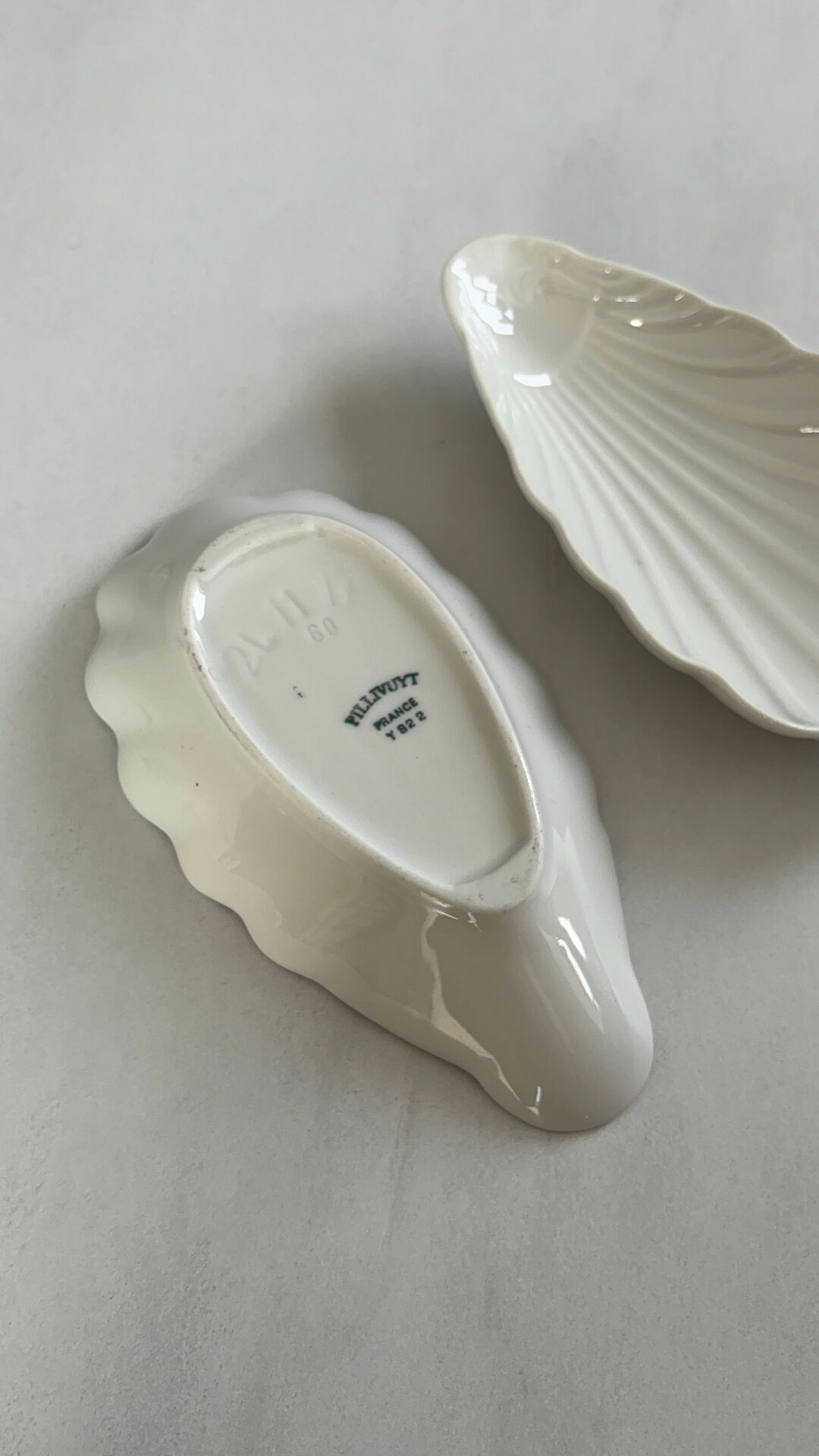 Set of 2 small Pillivuyt porcelain dishes – C-shaped bowls