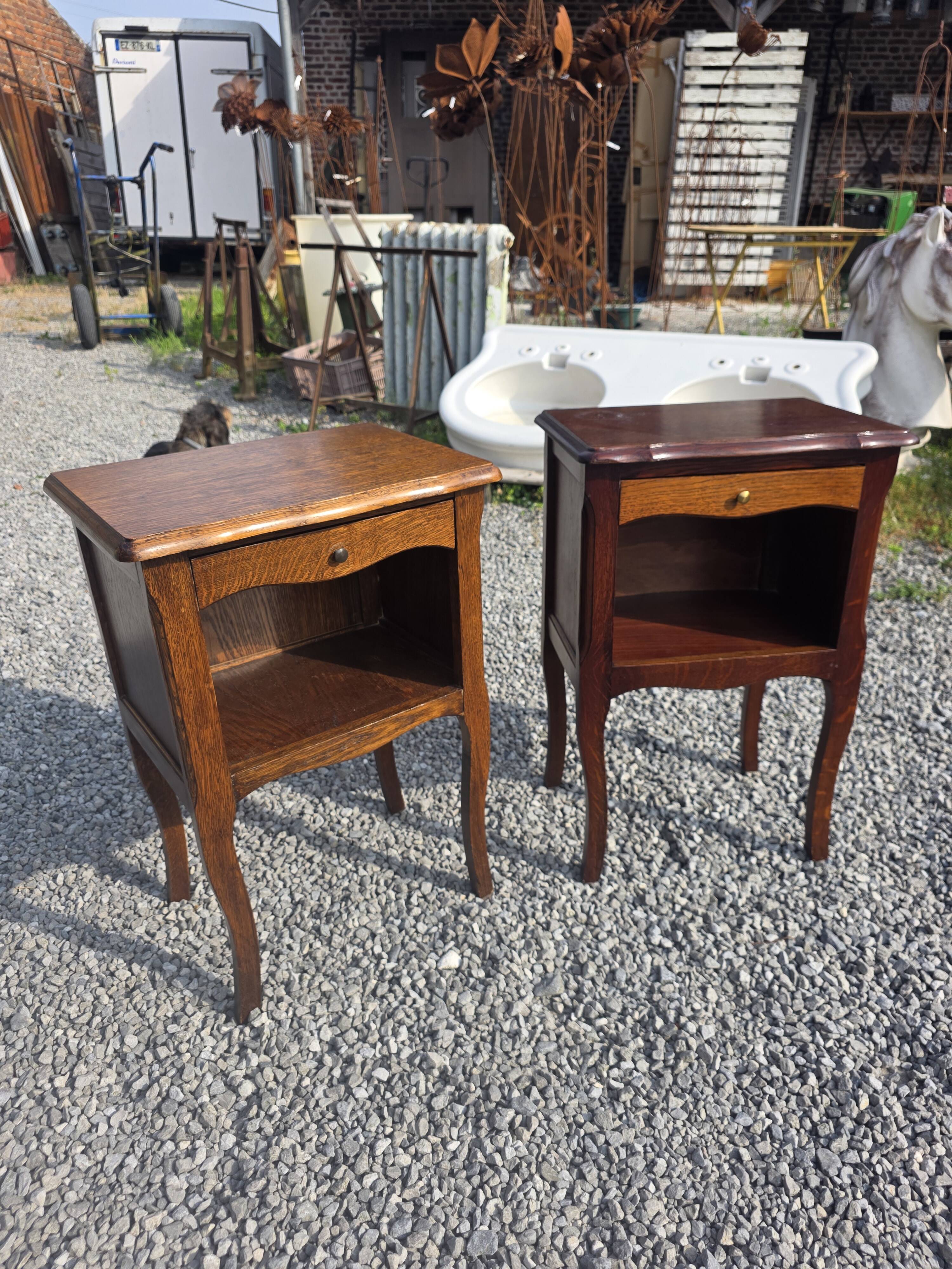 Paire de table de chevet style Louis XV en chêne