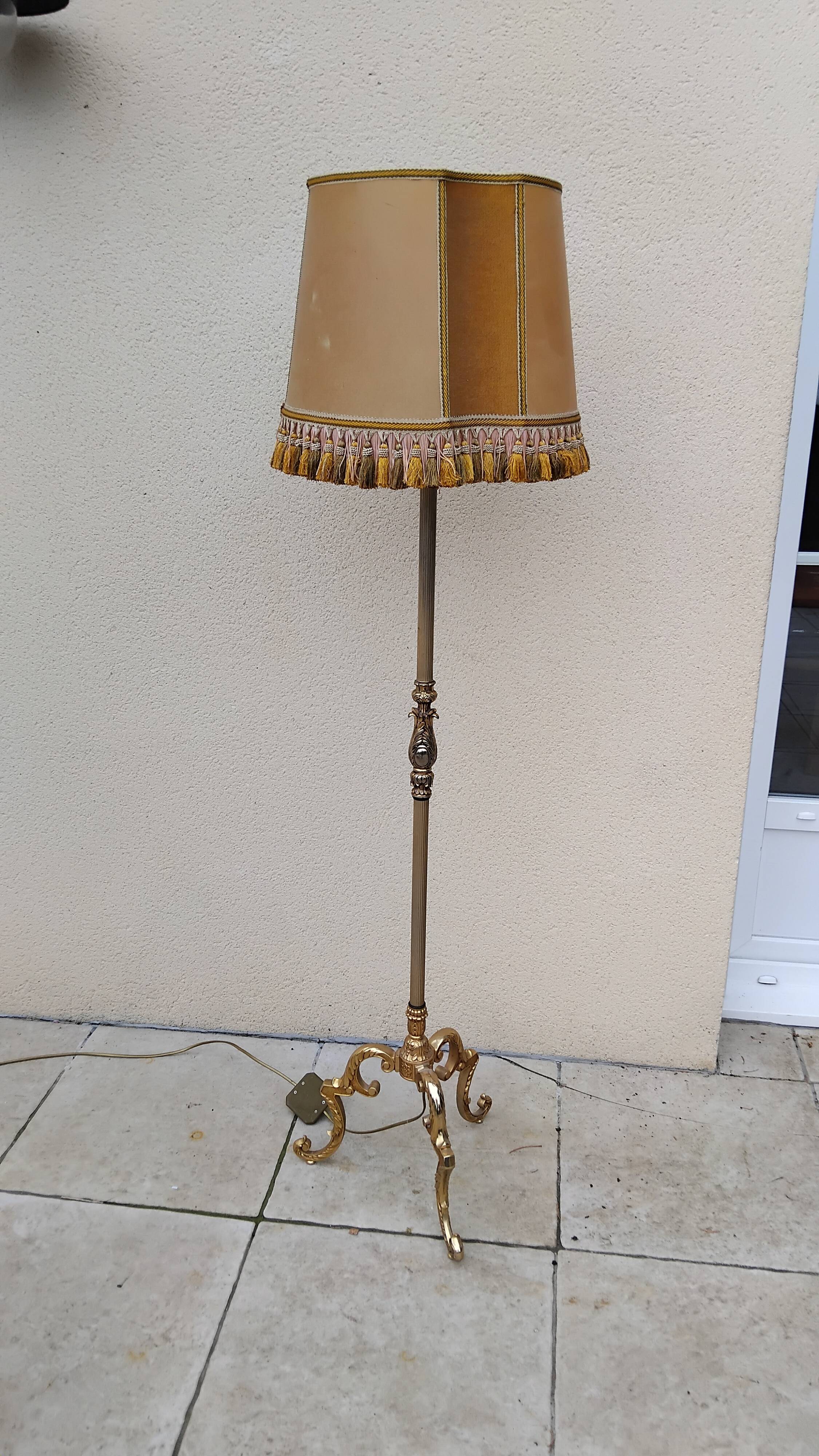 Vintage Louis XV style bronze floor lamp