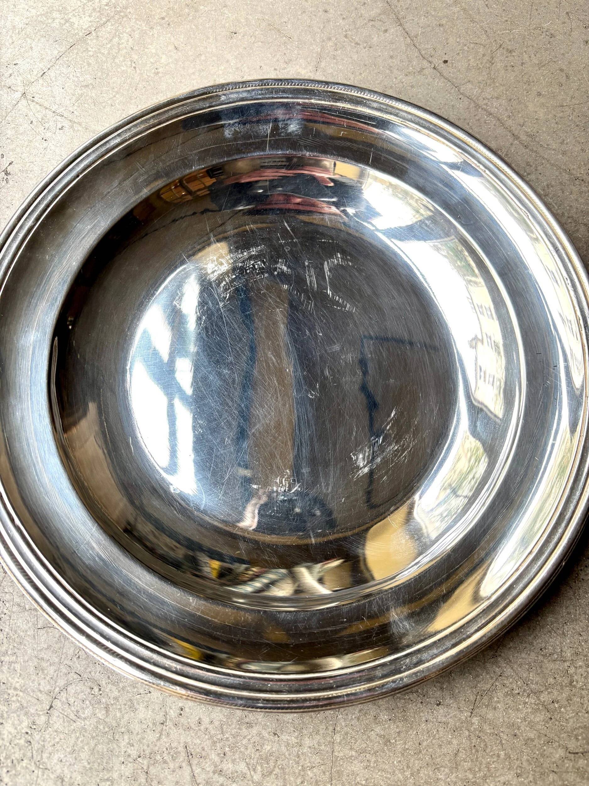 Round silver-plated metal dish