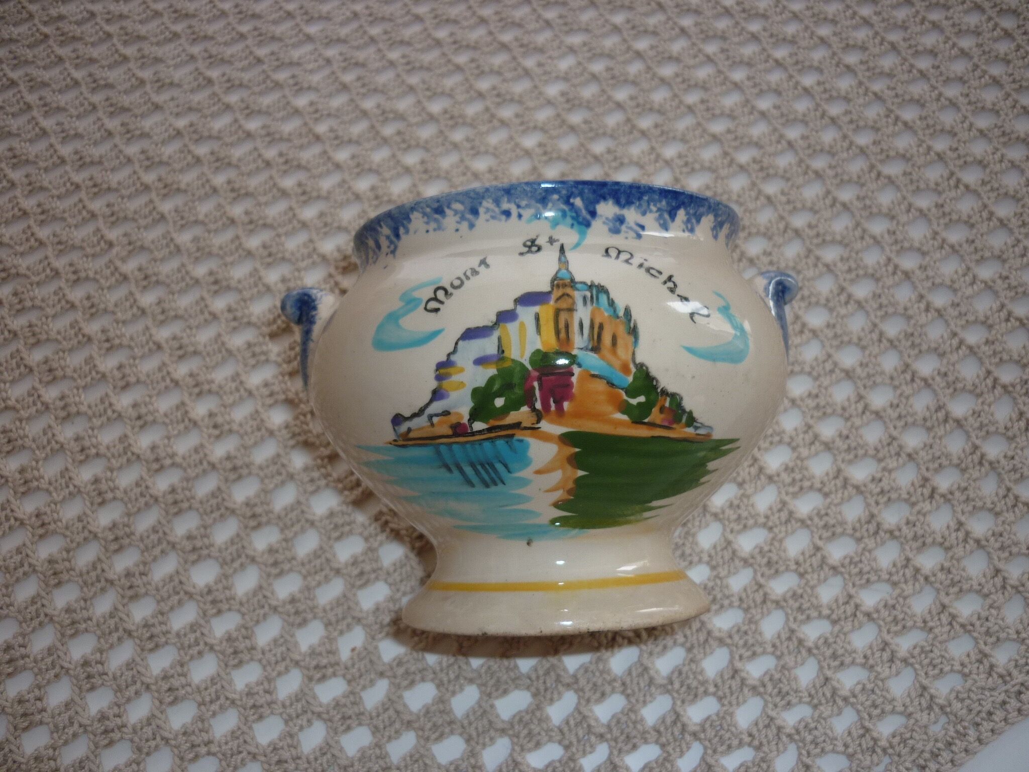 Eard gratinated soup bowl