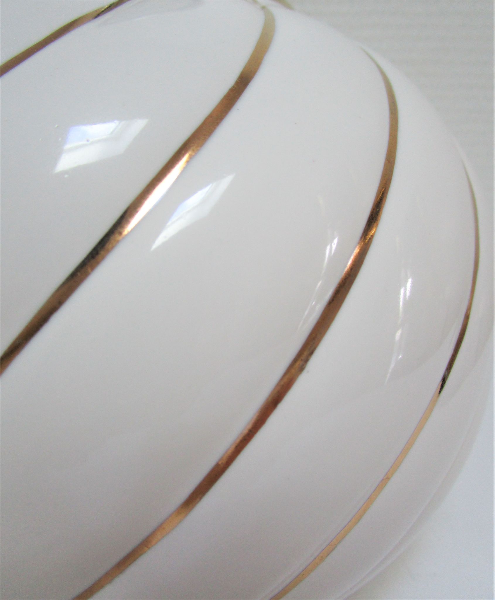 Pied de lampe céramique blanc et or design italien années 70 / 80