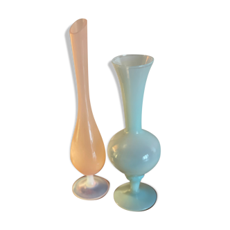 Duo of soliflores in pink opaline and blue gray