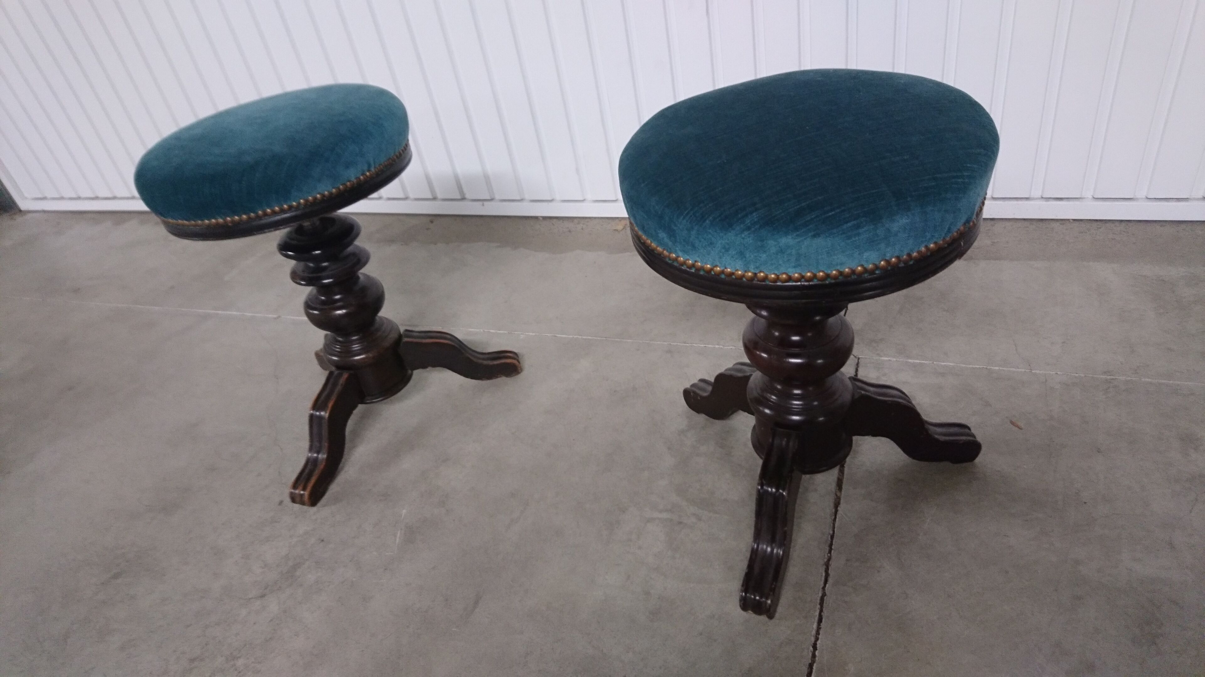 Lot of piano stools