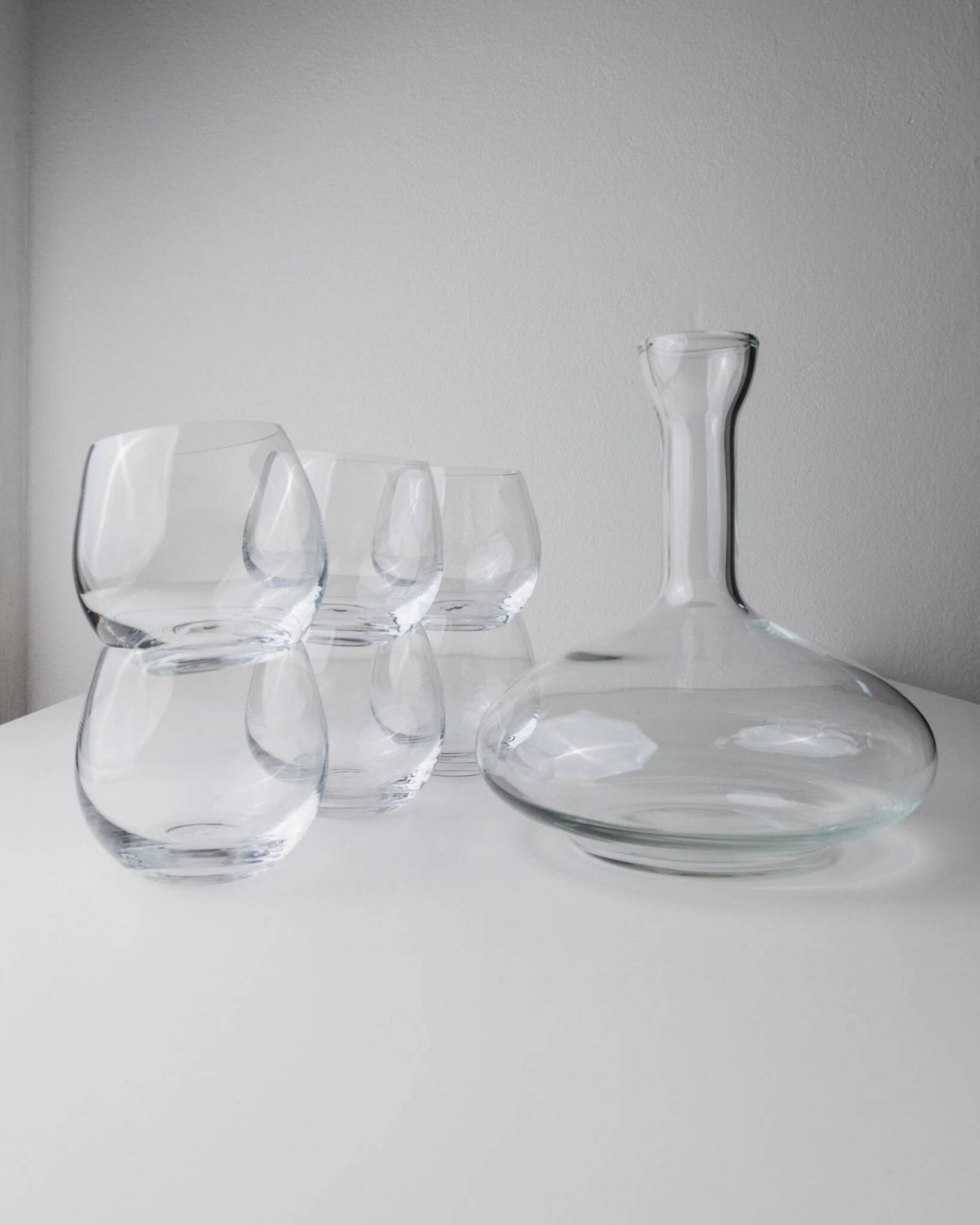 Vintage clear glass decanter set with 6 round wine glasses - Italian 1980s timeless design, elegant table décor