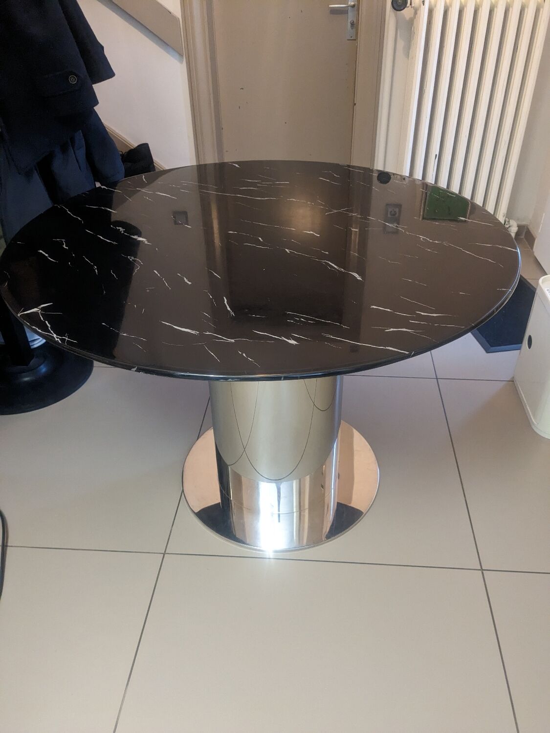 Round designer table in marble and metal
