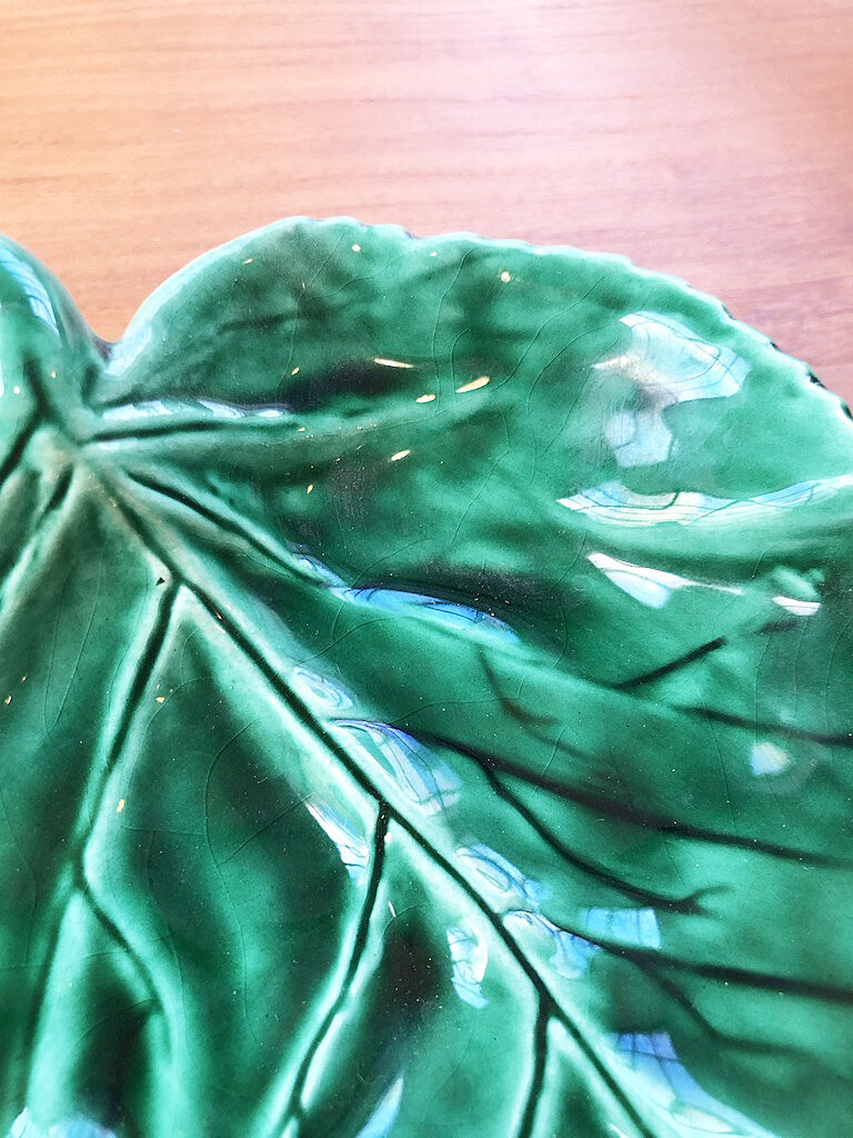 Green ceramic leaf cup