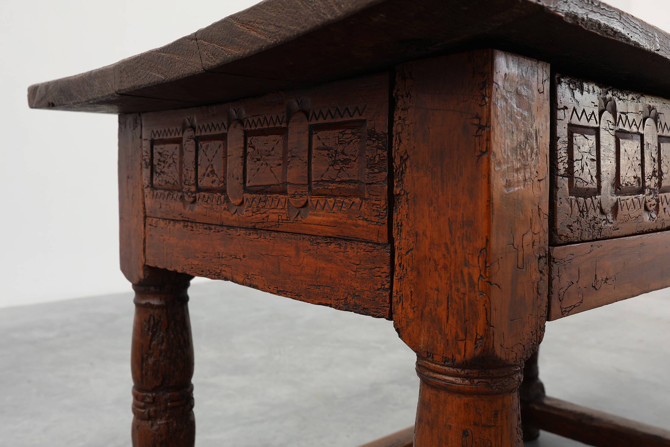 Oak hand-carved side table in wabi wabi style, Spain, 17th Century