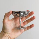 6 silver stainless steel bowls.