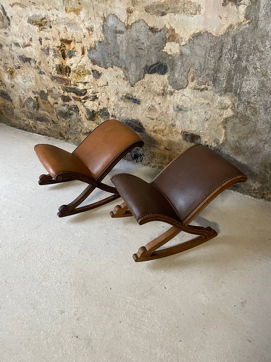 Set of 2 wooden and studded leather footrests