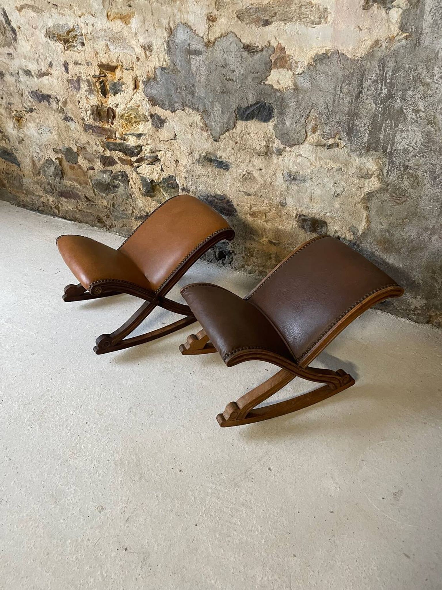 Set of 2 wooden and studded leather footrests