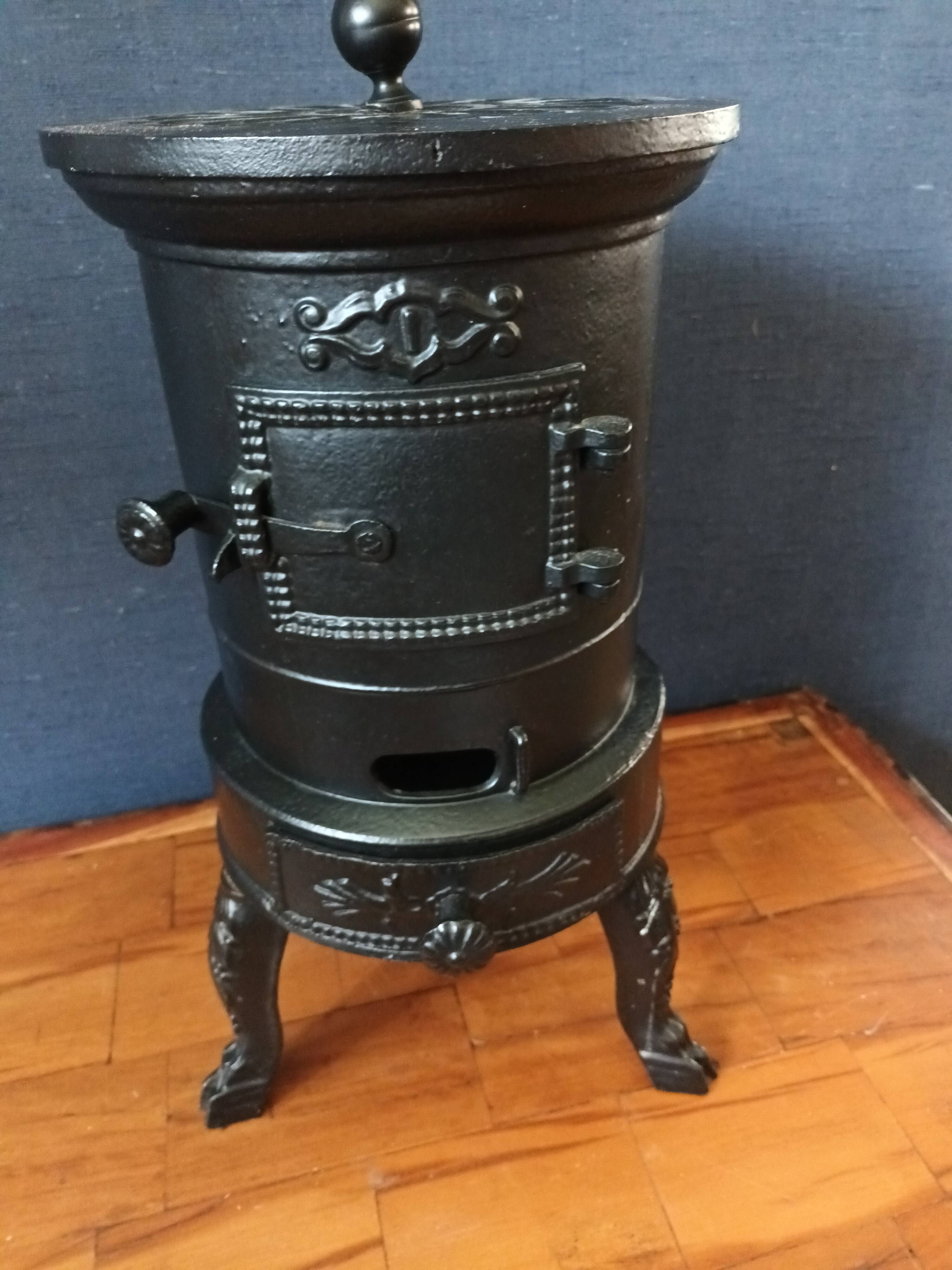 Cast iron stove