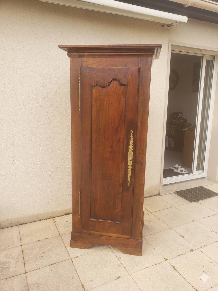 Vintage Louis Philippe style bonnetière wardrobe from the 1800s in cherry wood.
