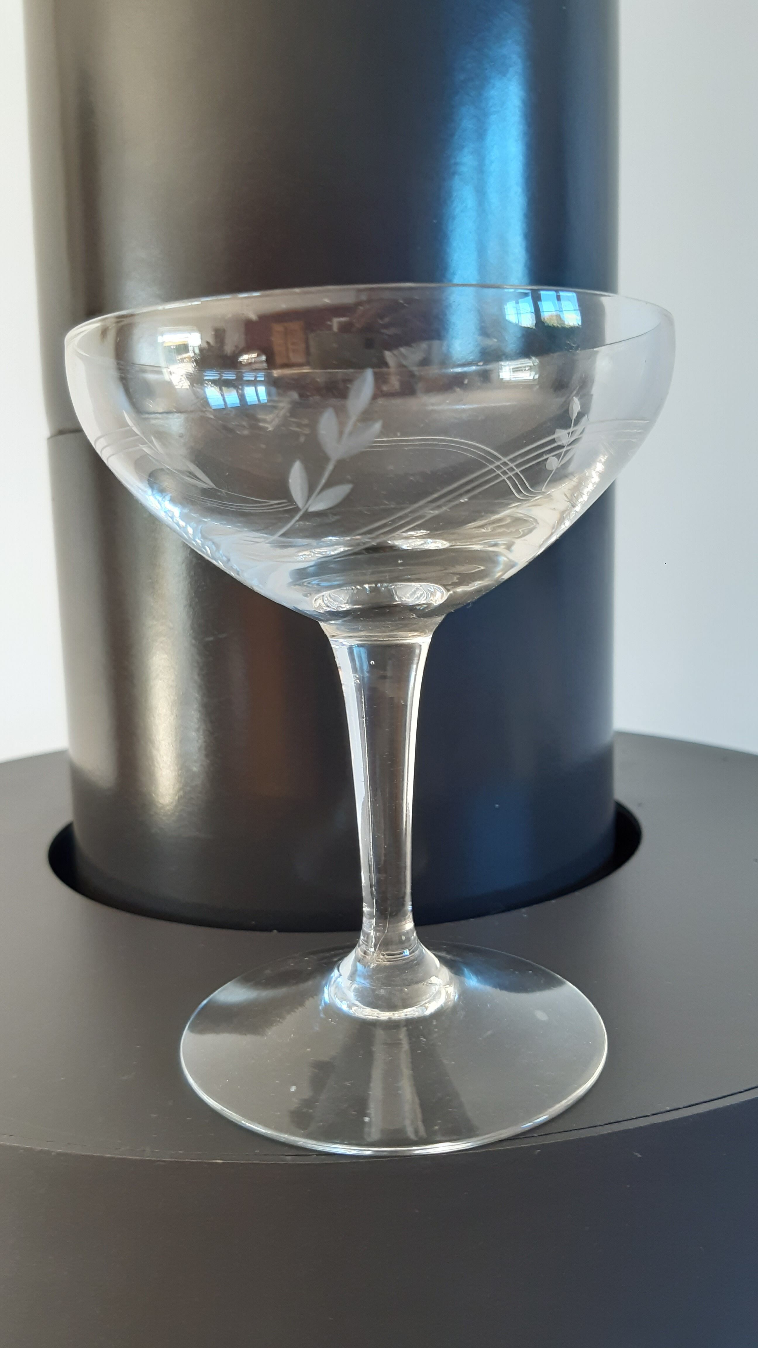 Set of 6 mismatched champagne glasses in crystal engraved years 50-60