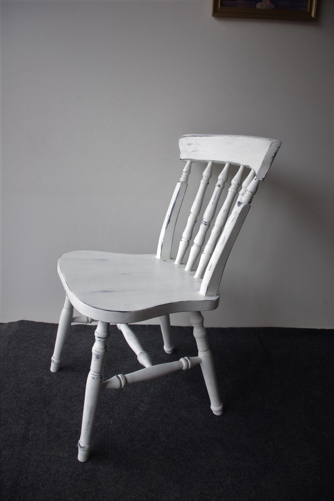 Chaise en bois blanc
