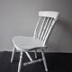 Chaise en bois blanc