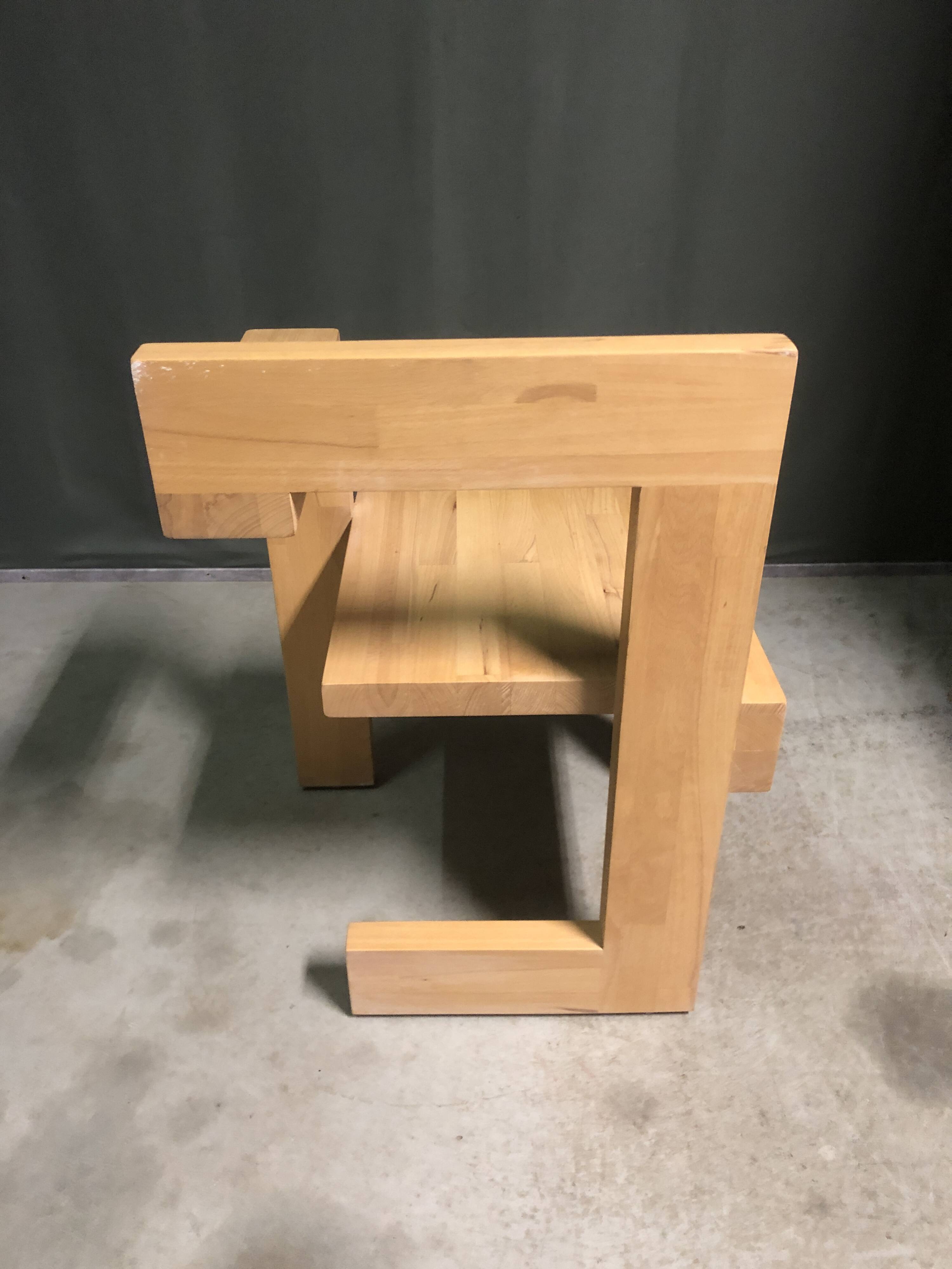 Une paire de Gerrit Rietveld de la chaise Steltman.