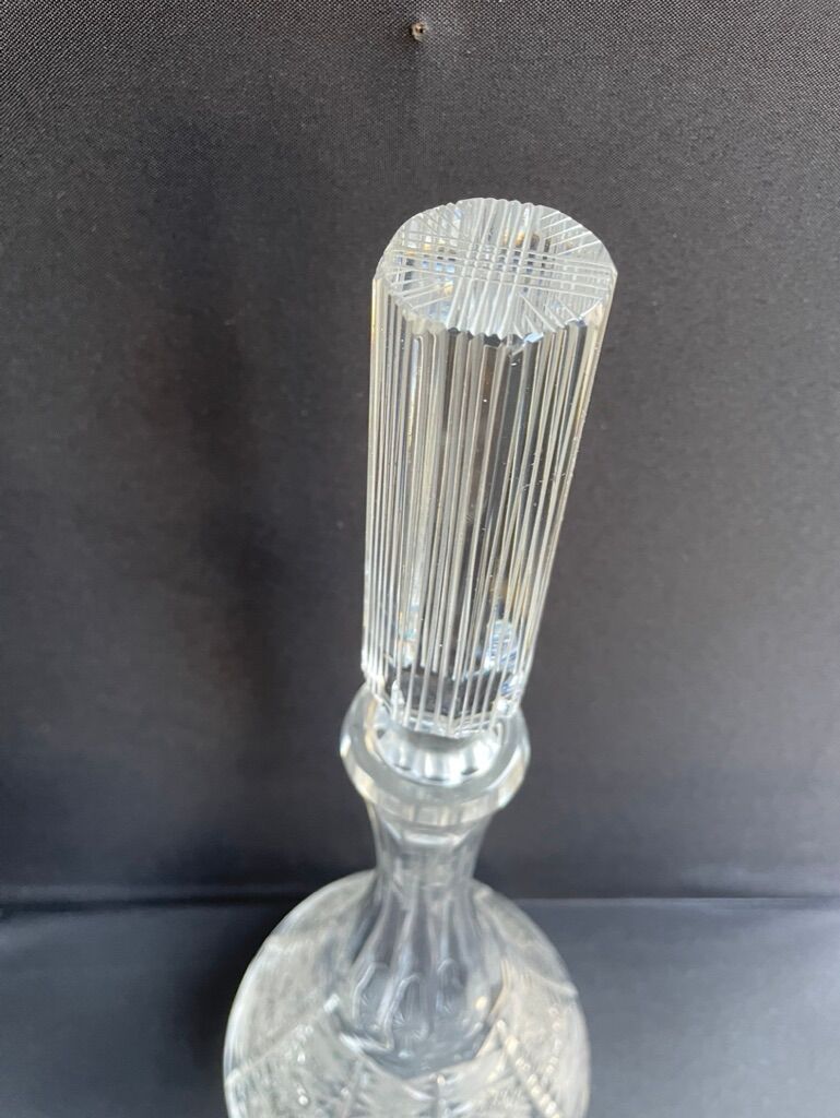 Carafe en cristal soufflé et taillé