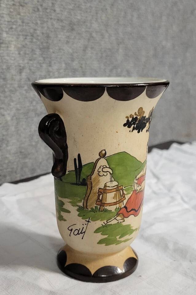 Hendaye Gaitaud: vase with Basque decoration signed under the heel