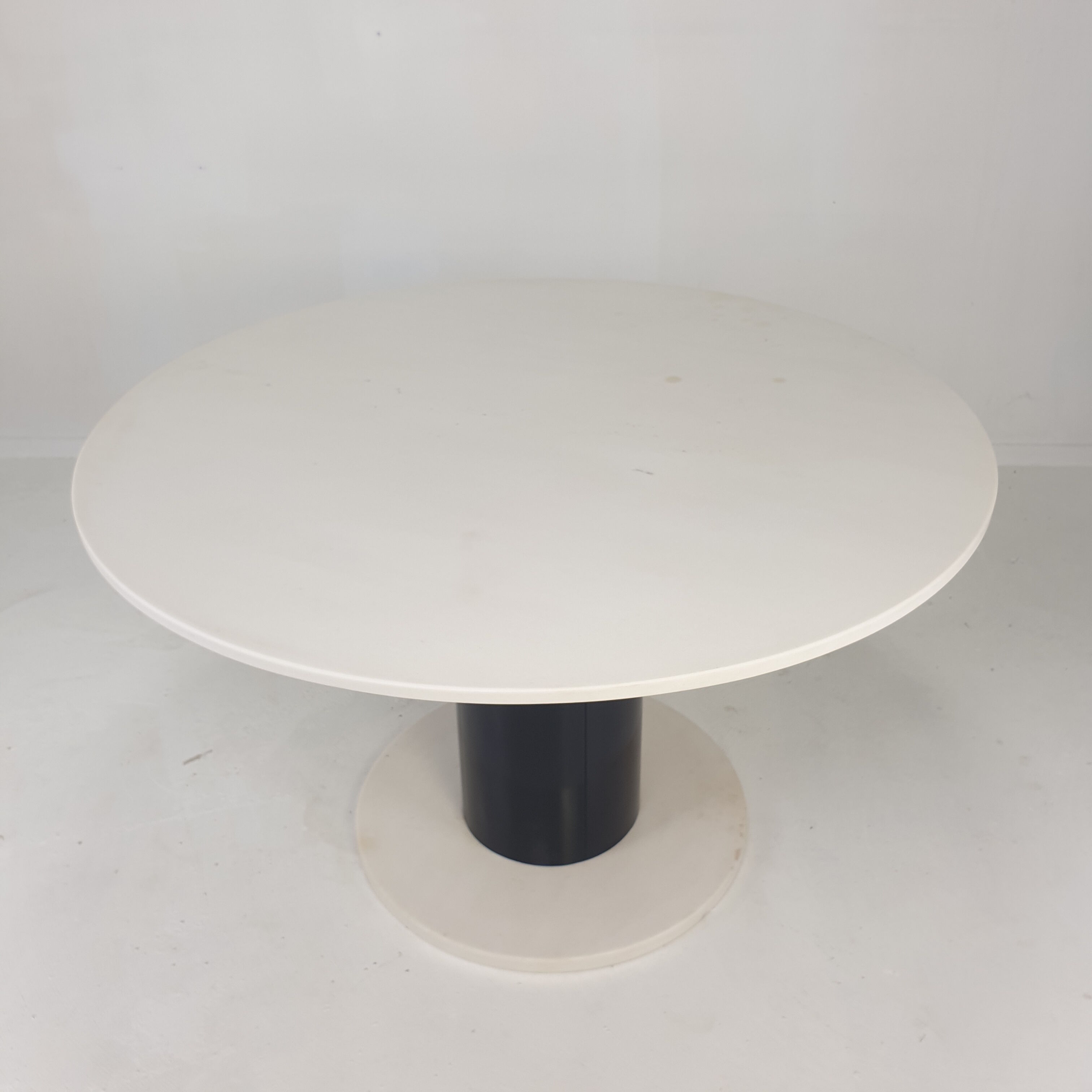 Round marble dining table, 1980's