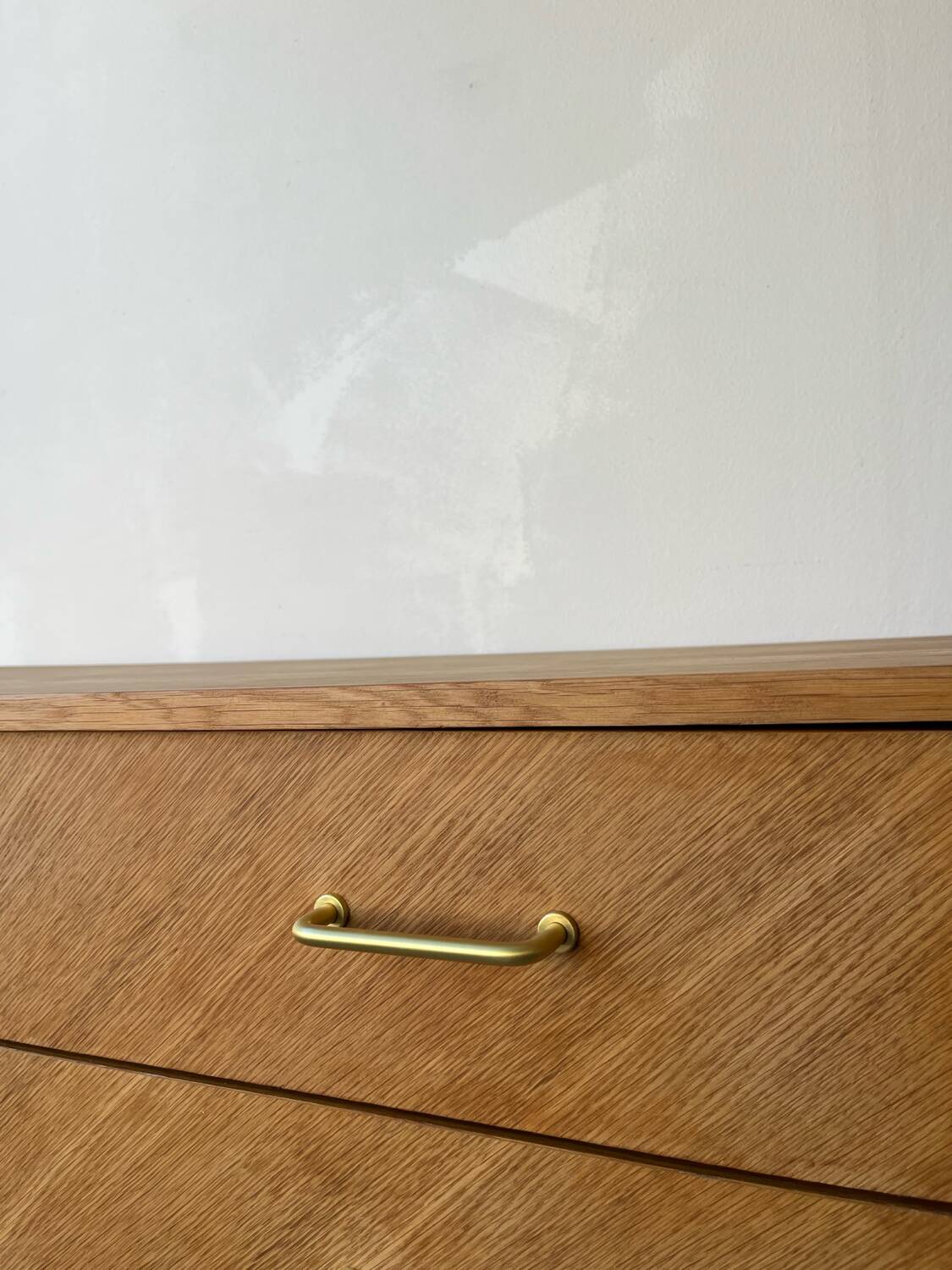 Tapered leg chest of drawers