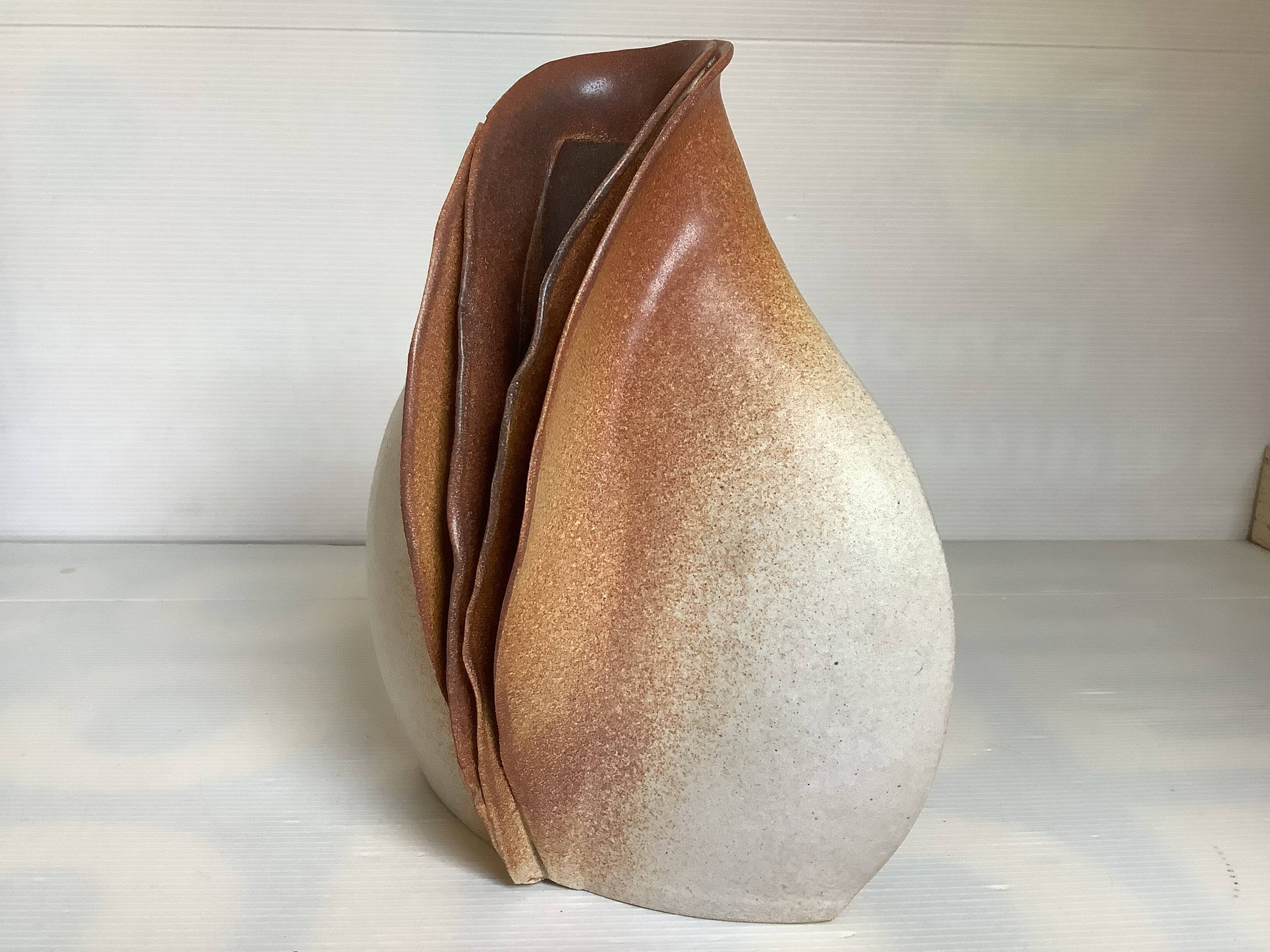 Vase signed by the ceramist Georges Deliège