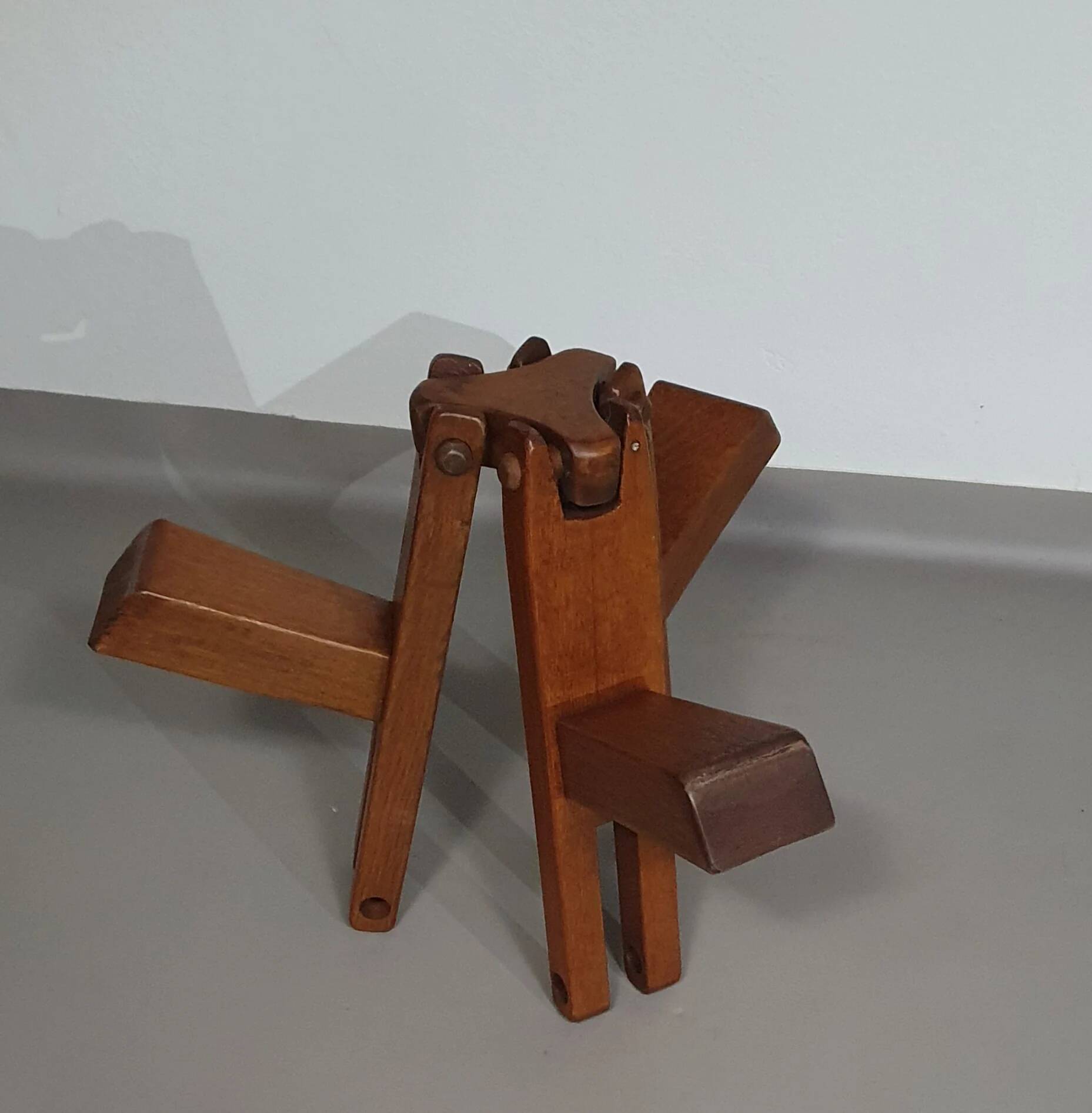 Table basse ronde en chêne, réglable en hauteur, années 1960