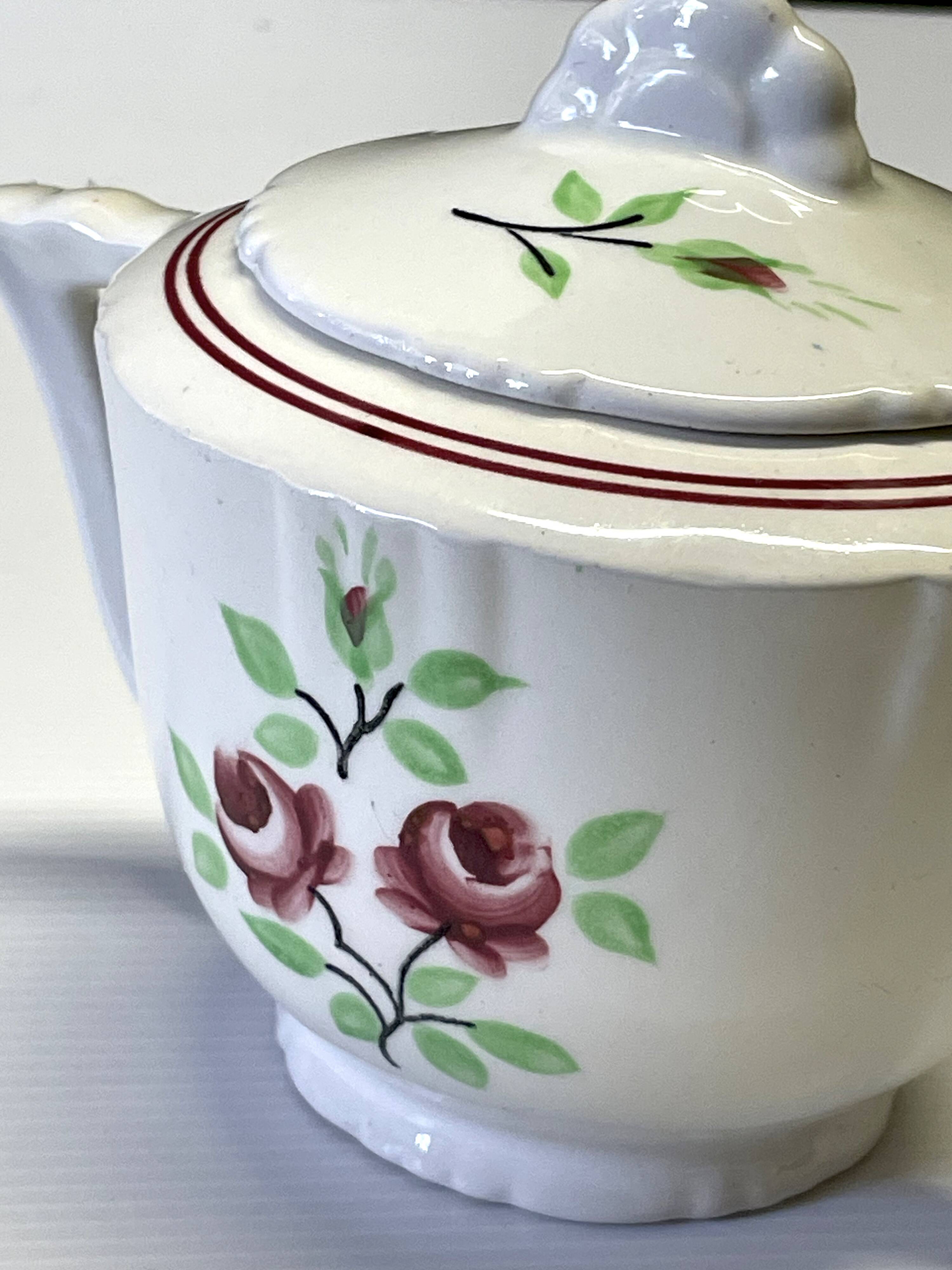 Very nice sugar bowl from Moulin des Loups in very good condition.
