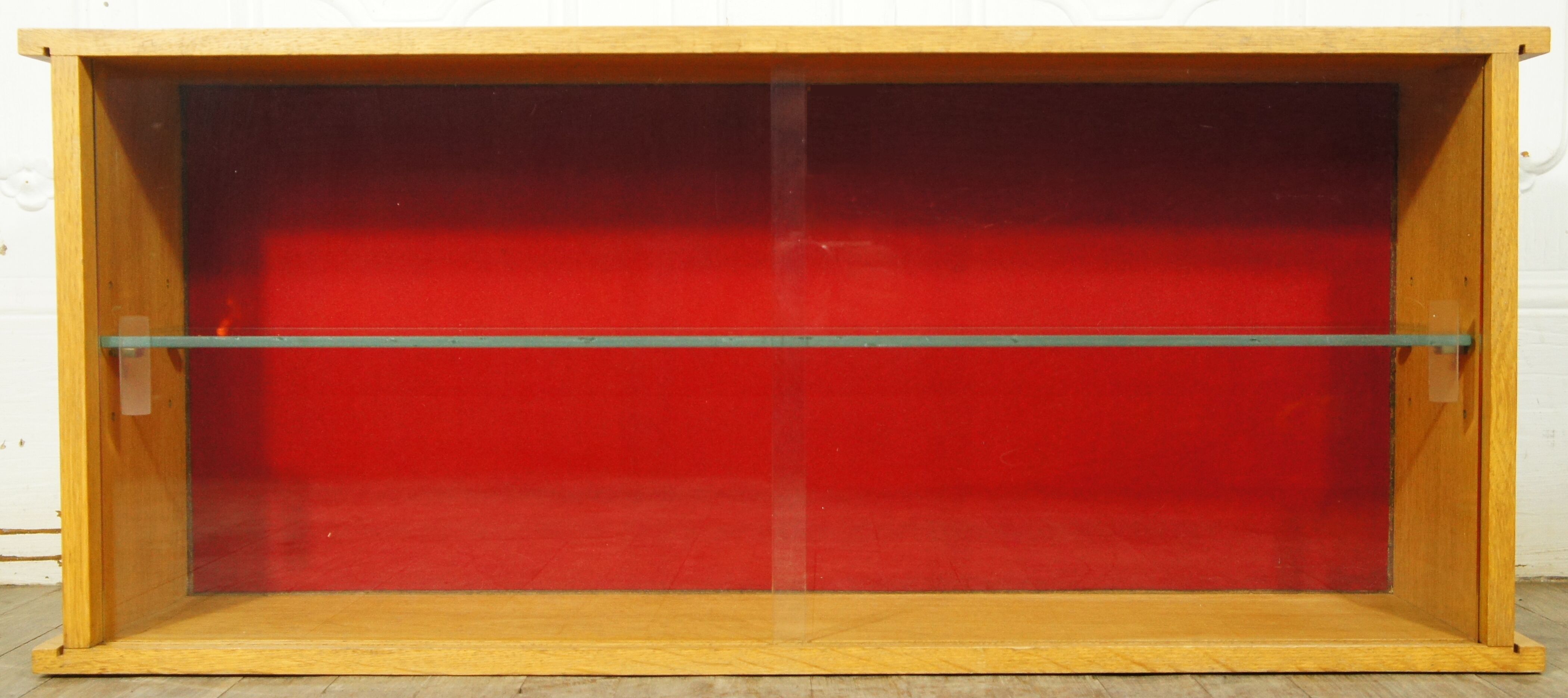Wall display case in gilded oak 1960