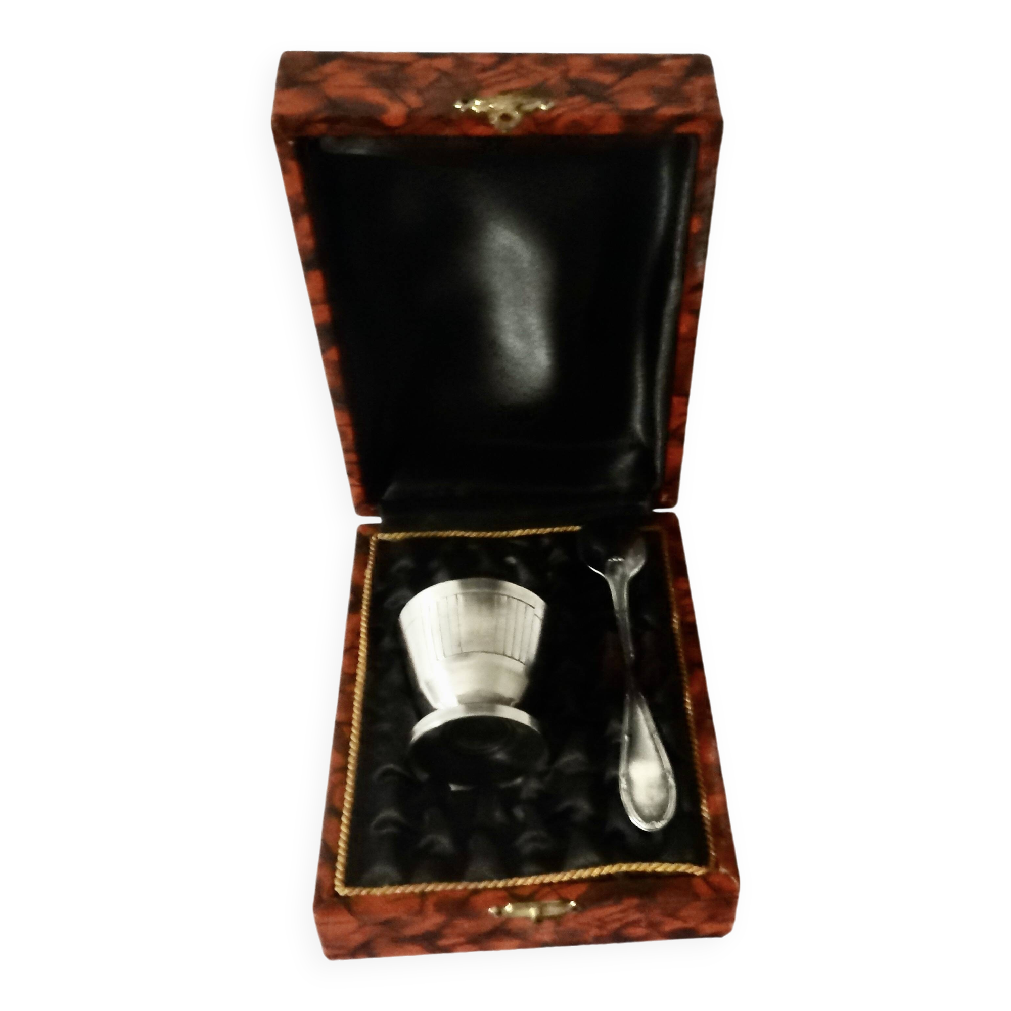 ancien coquetier avec cuillère
