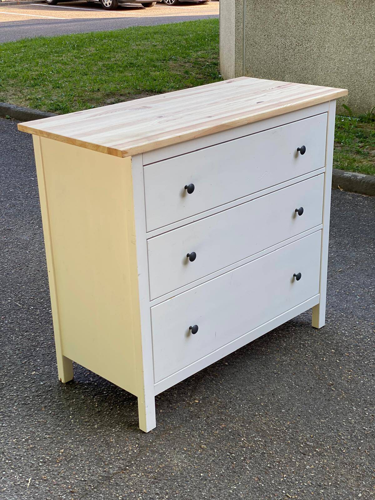 Scandinavian white and solid wood chest of drawers with 3 drawers