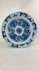 Plat en faïence de Delft à fleurs bleues sur fond blanc, XVIIIe, 35 cm
