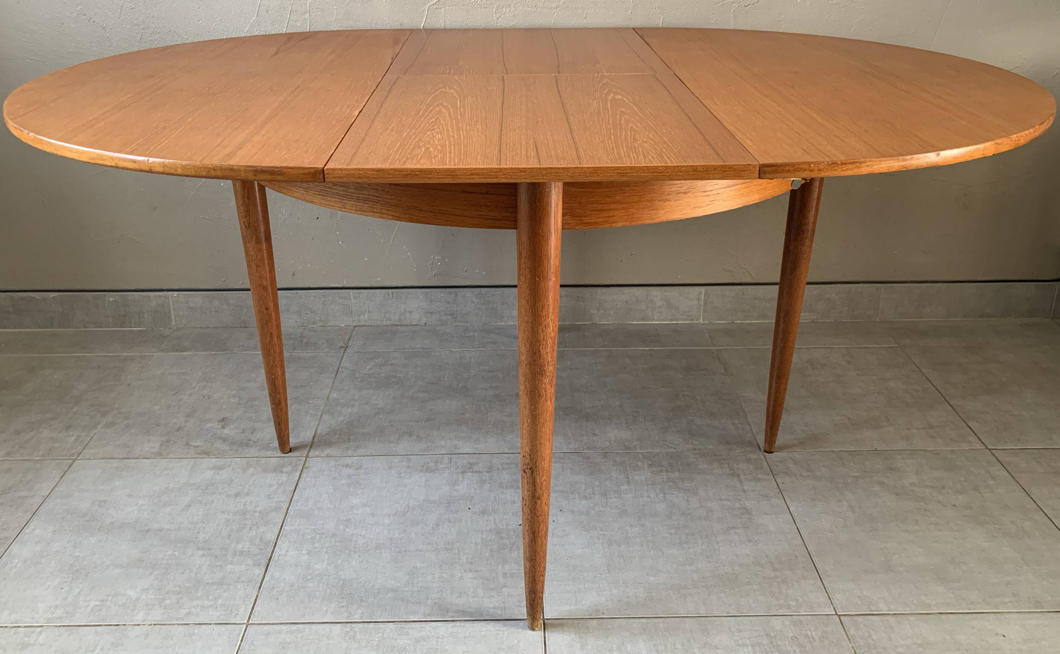 Vintage scandinavian table from the 60s extendable with butterfly extension
