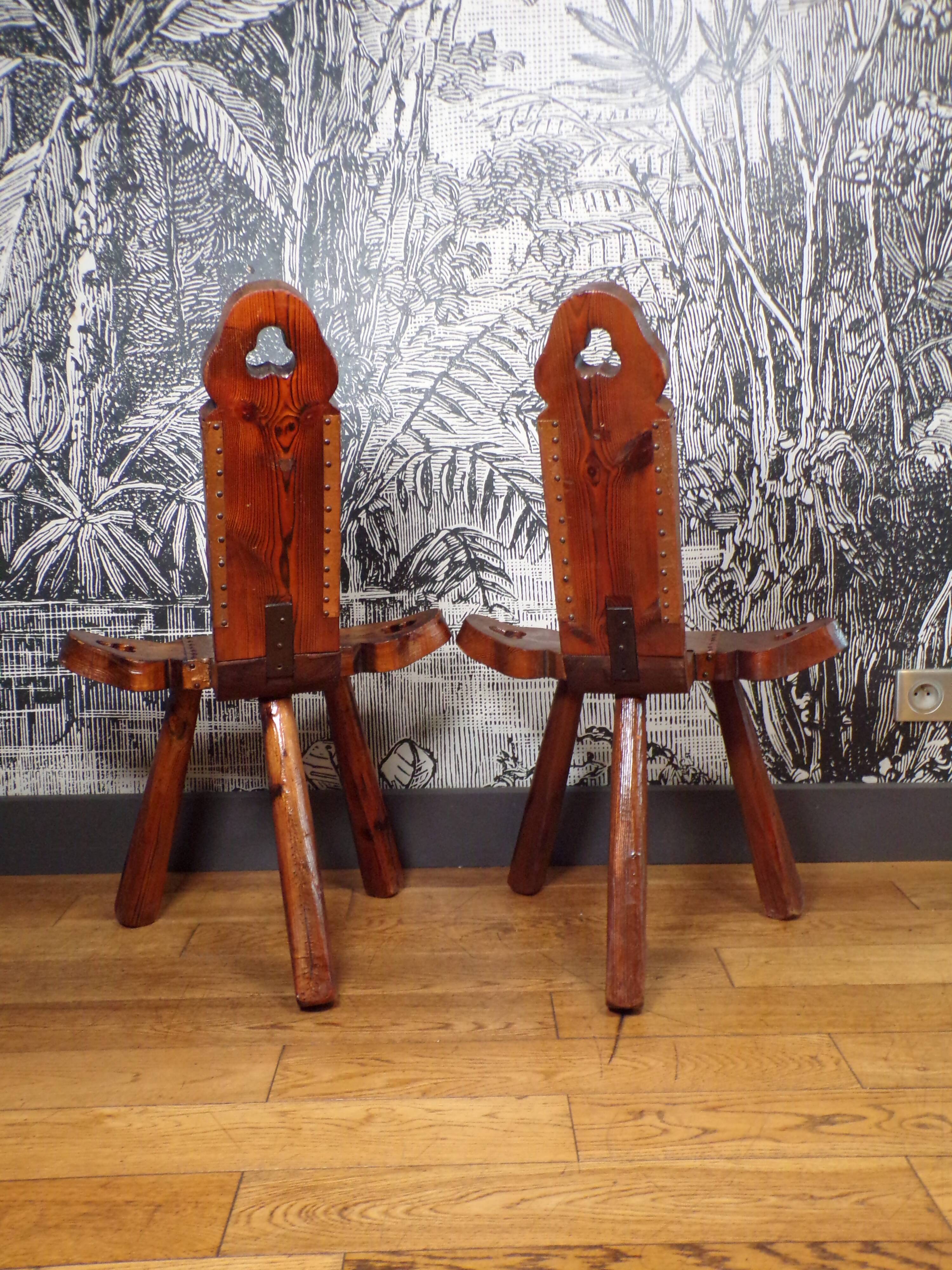 Pair of tripod mountain chairs