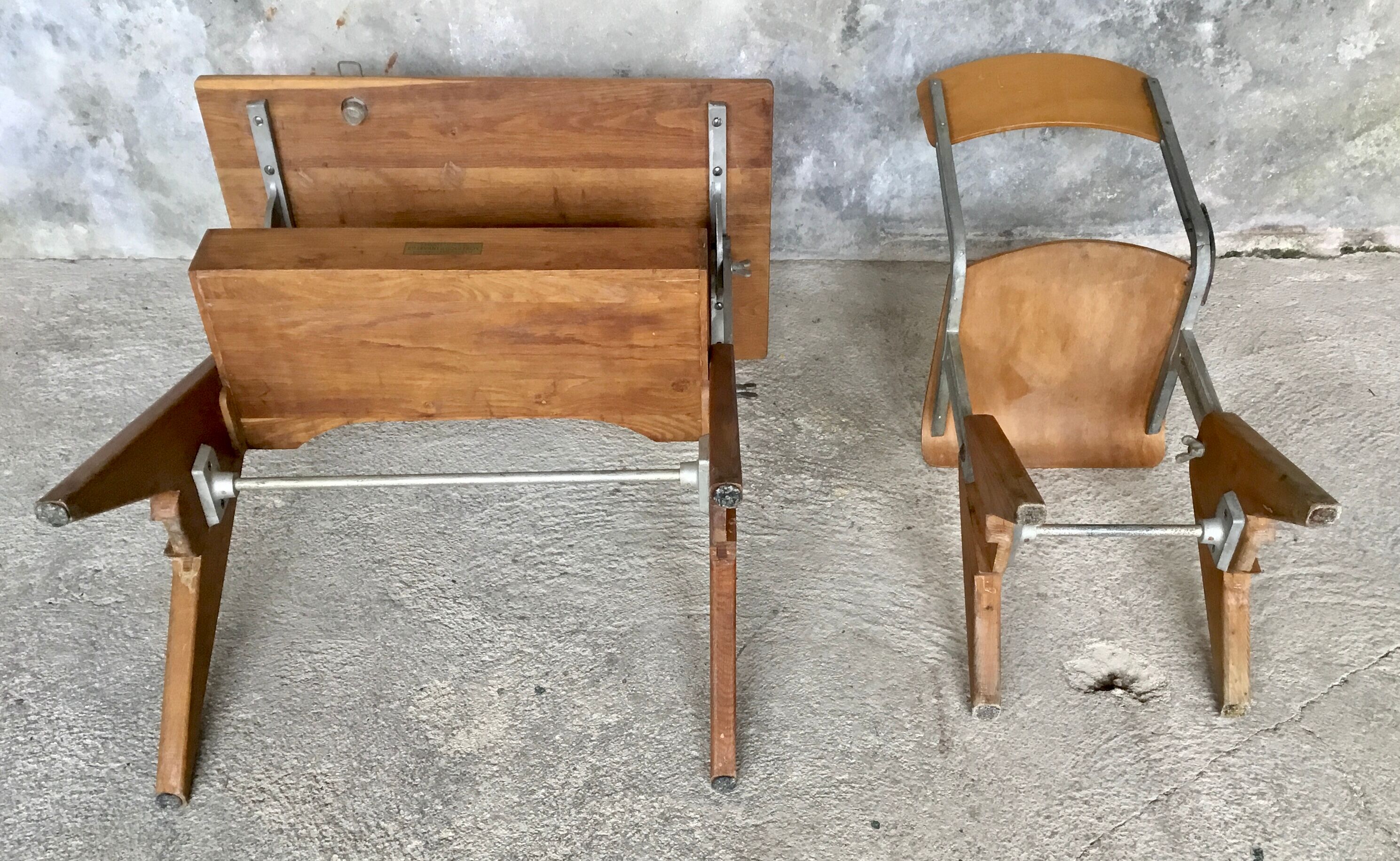 Adjustable Modernists desk and children's chair - Ets. Levant & Godefroy - design 1950