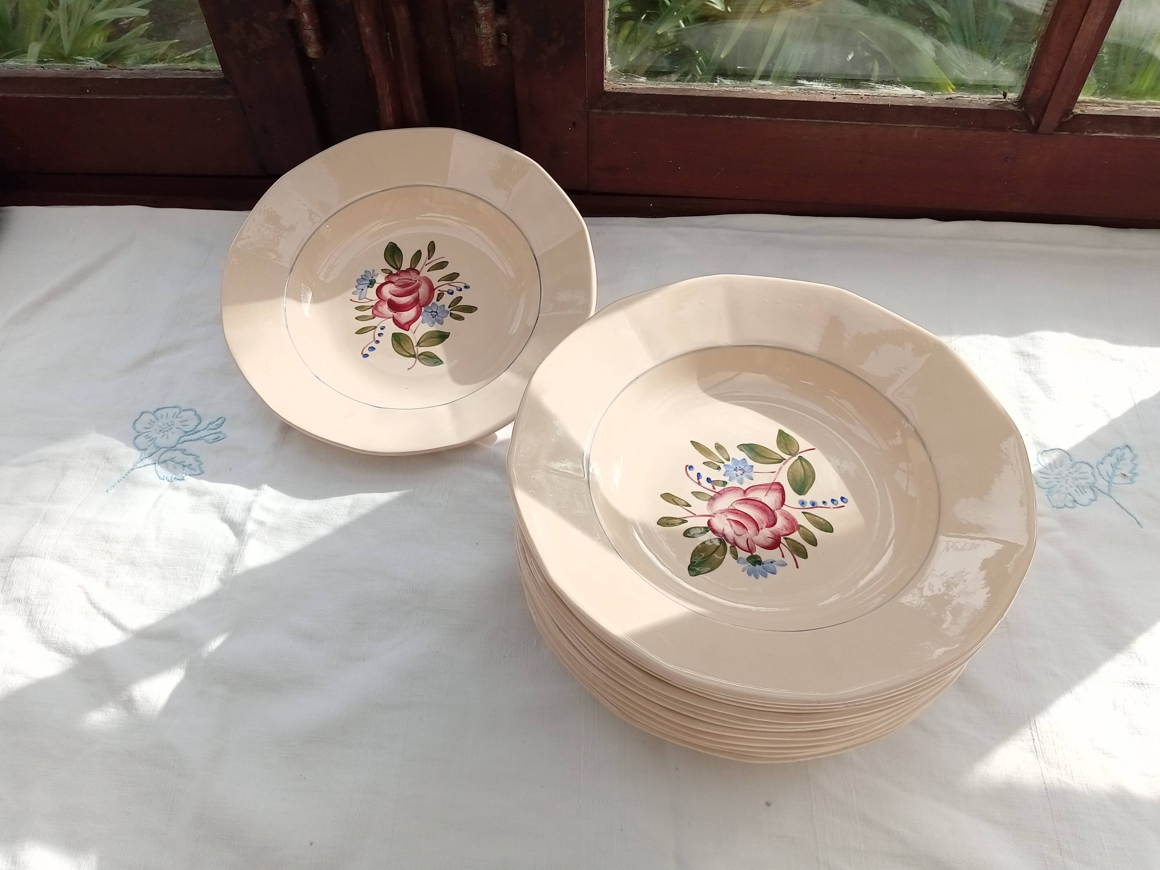 12 Digoin soup plates