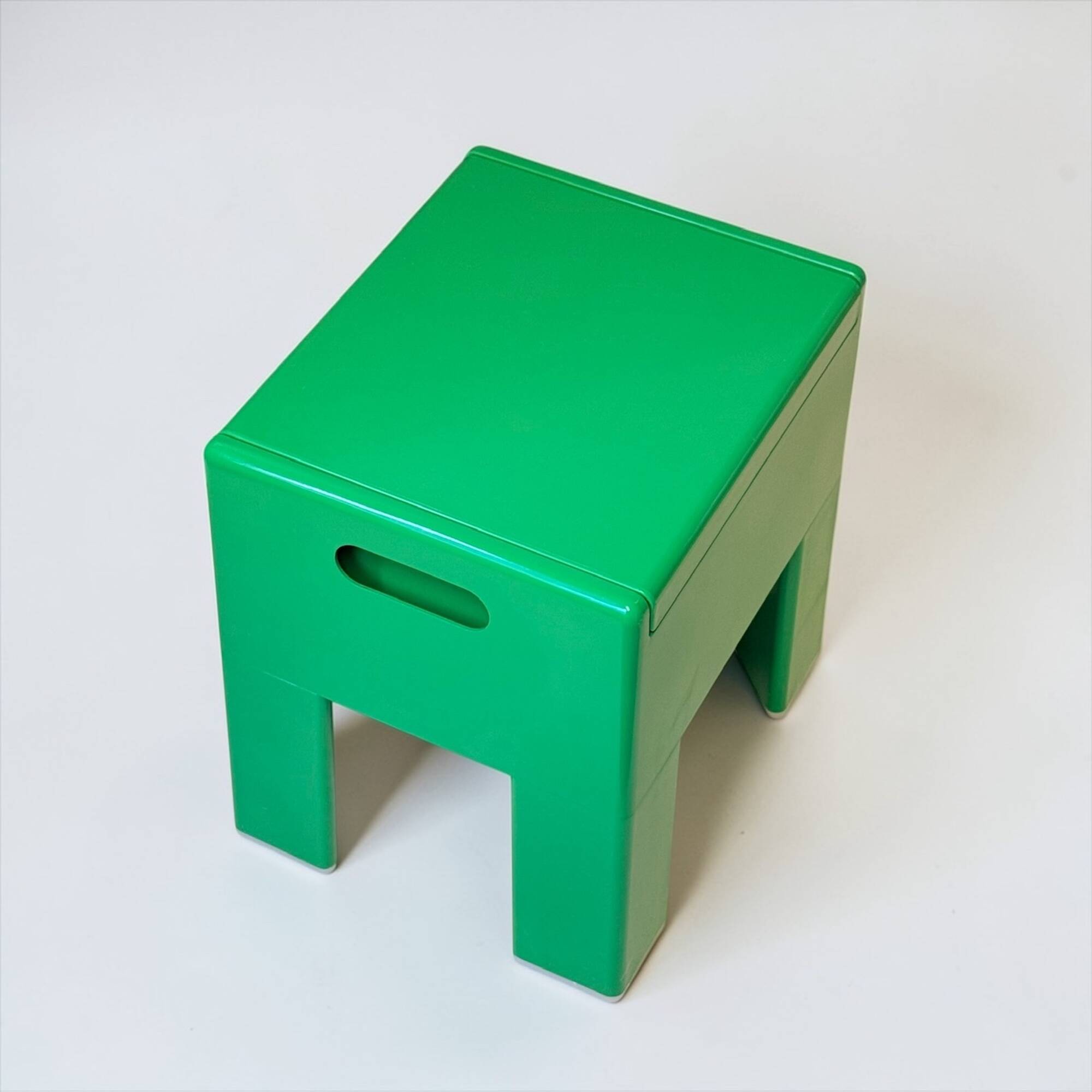 Tabouret coffre Space Age vert Olaf Von Bohr pour Gedy Italie années 60