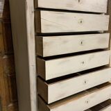 Drawer cabinet